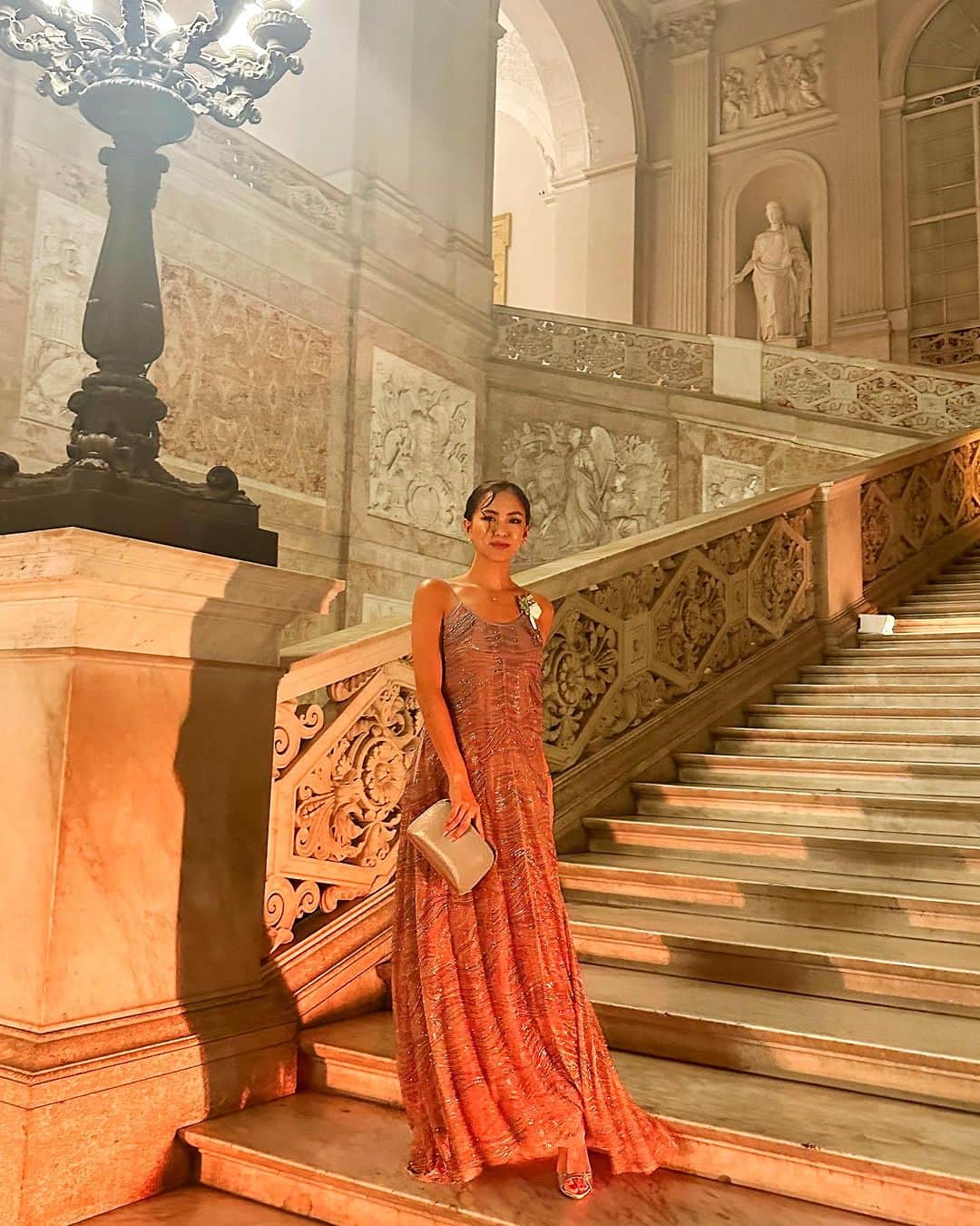 西内ひろのインスタグラム：「6年くらい前に訪れた このRoyal palace of Naplesに、この様な形でまた帰って来れて嬉しいです。  Dress @giorgioarmani」