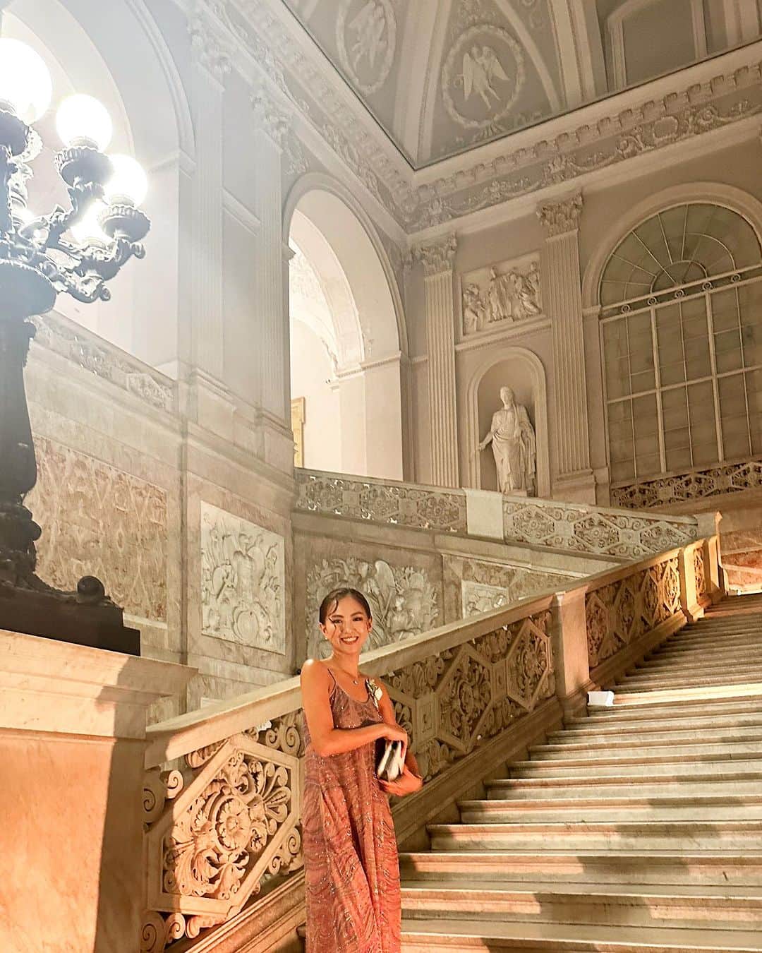 西内ひろさんのインスタグラム写真 - (西内ひろInstagram)「6年くらい前に訪れた このRoyal palace of Naplesに、この様な形でまた帰って来れて嬉しいです。  Dress @giorgioarmani」8月22日 23時50分 - 0214hiro