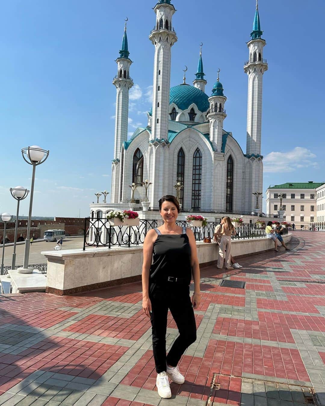 イリーナ・スルツカヤのインスタグラム：「Казань! Красиво и вкусно 😋  Смотрите нашу экскурсию в сторис.  Есть кто тут из Казани, отмечайтесь😉👇🏻」