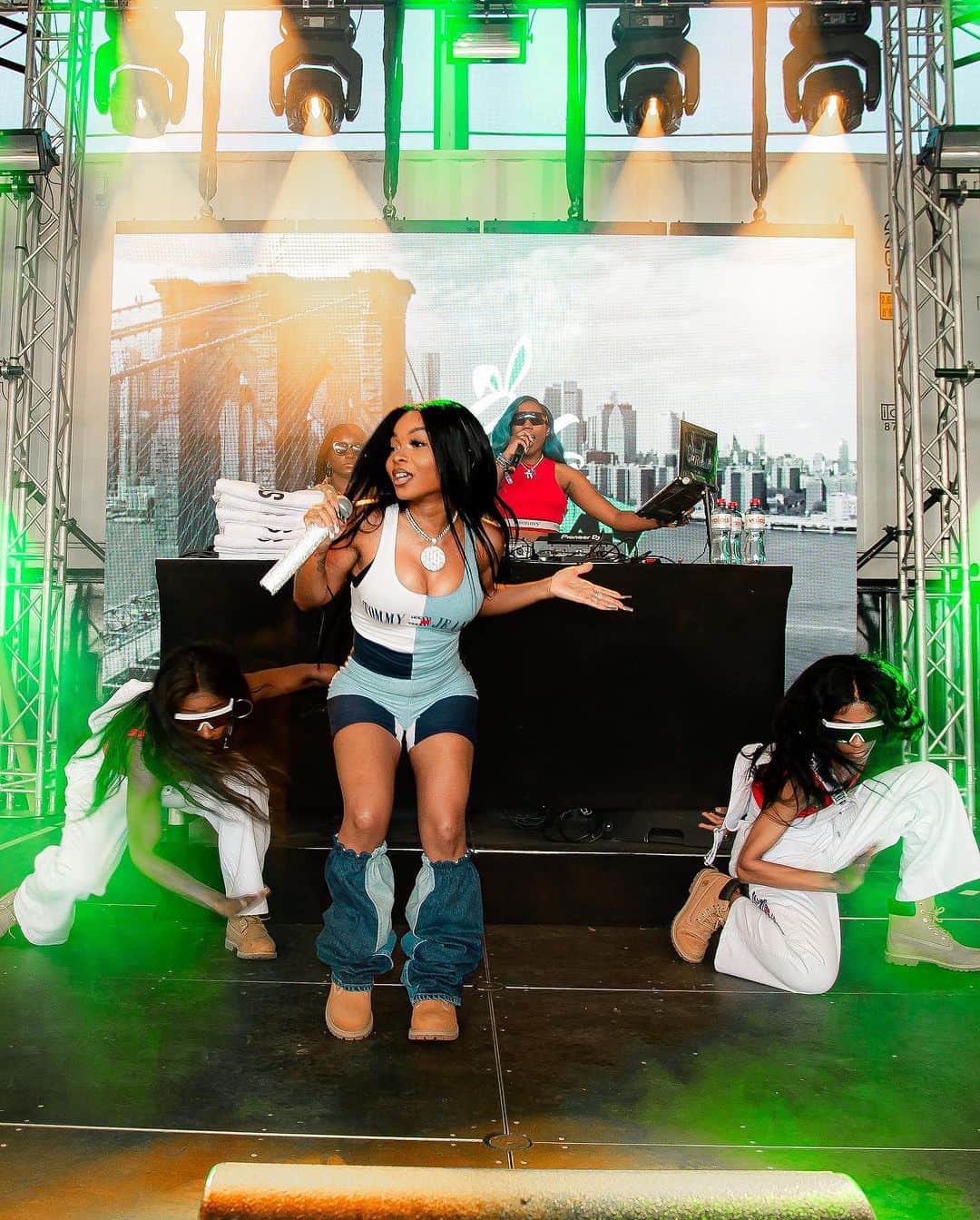 ティンバーランドのインスタグラム：「@lola.brooke keeping the energy high on and off the stage in a fresh pair of 6-inch butters. 🔥🧡  #Timberland50 #BuiltForTheBold」