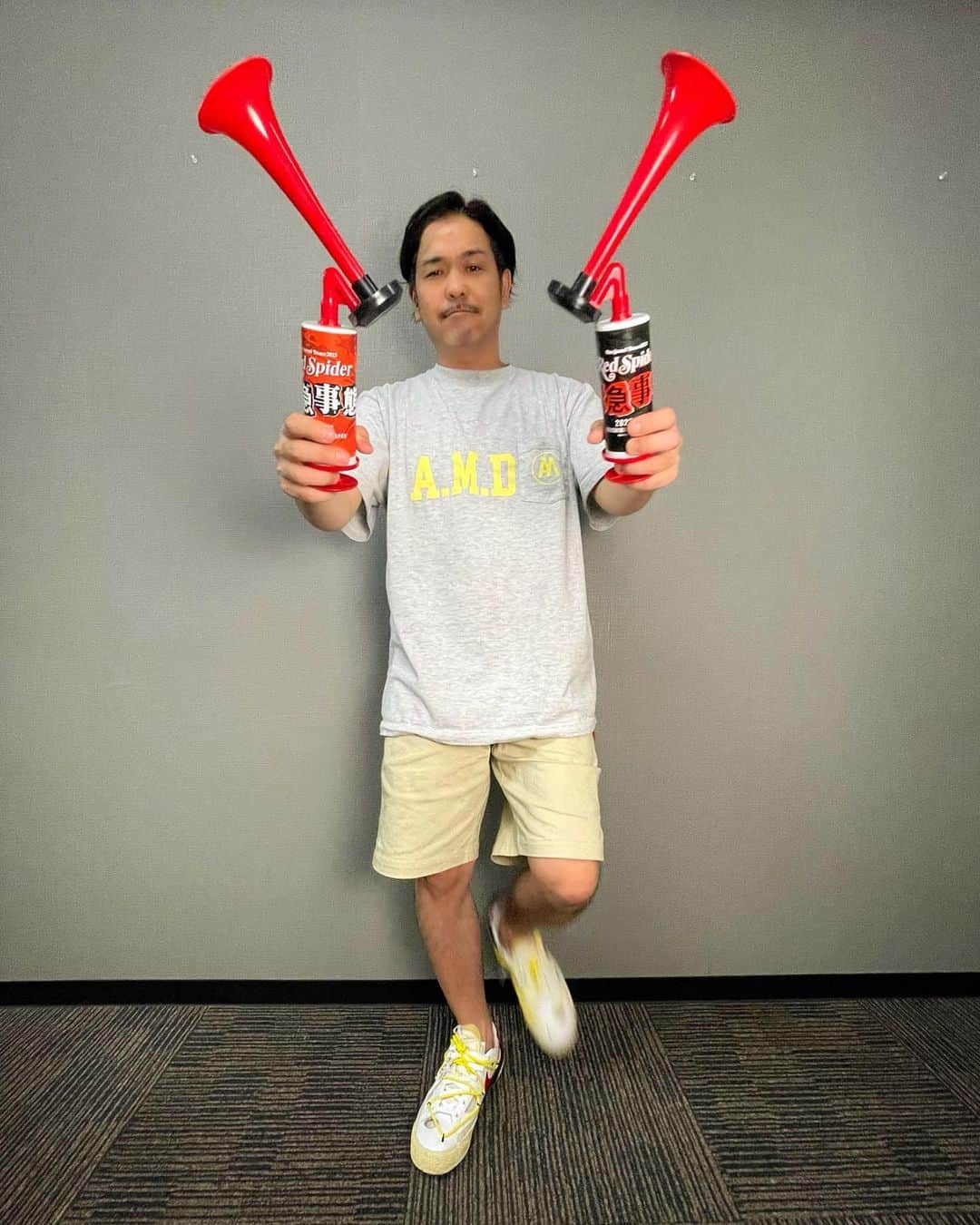 Juniorのインスタグラム：「緊急事態エアーホーンできた🕷️  当日は鳴らしまくって下さい🕷️  #緊急事態2023」