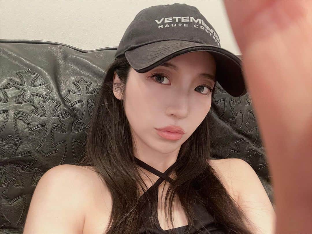 原涼香のインスタグラム：「🖤🖤🖤」