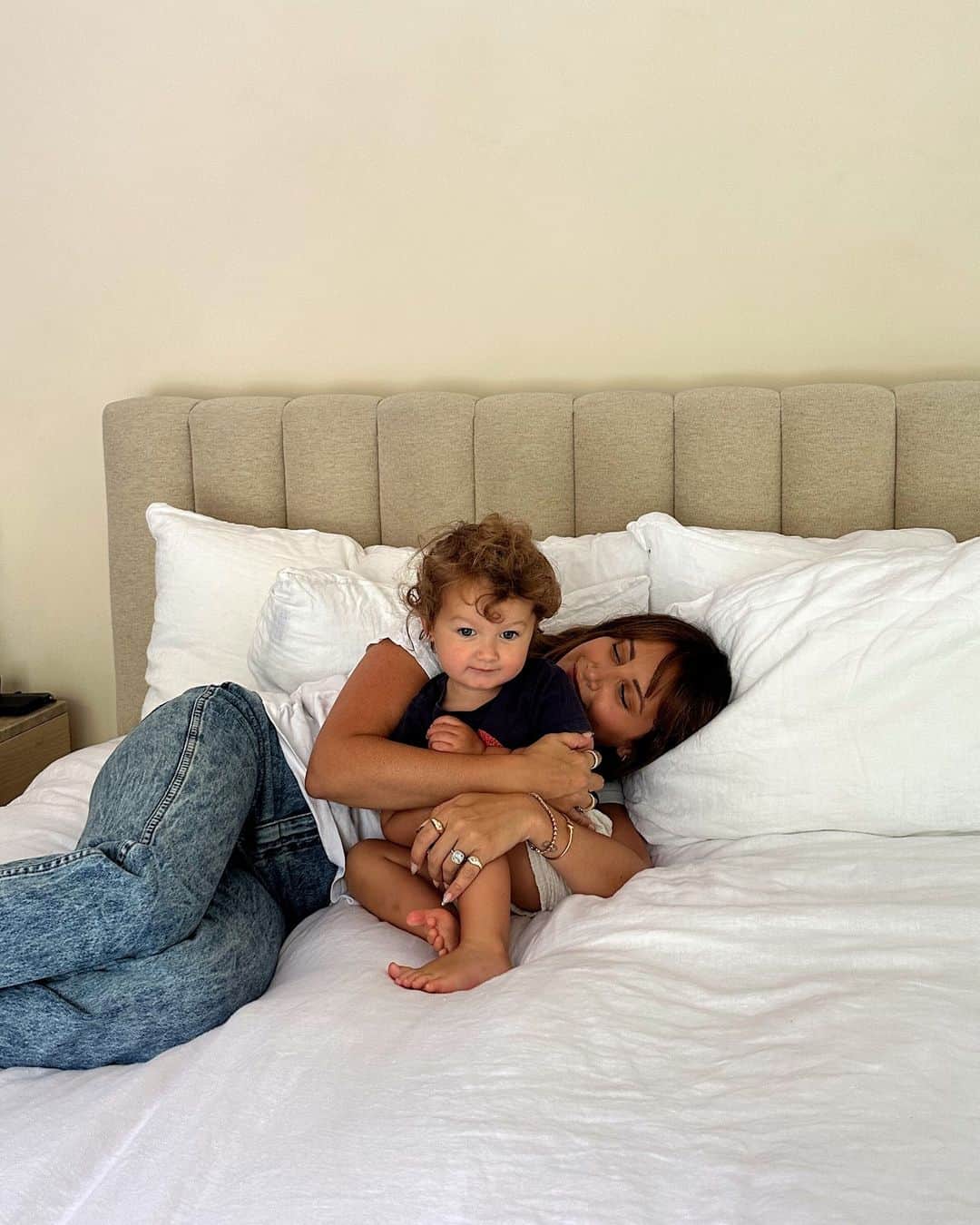 アシュレイ・ティスデイルのインスタグラム：「good morning from me and my mini ☀️💕」