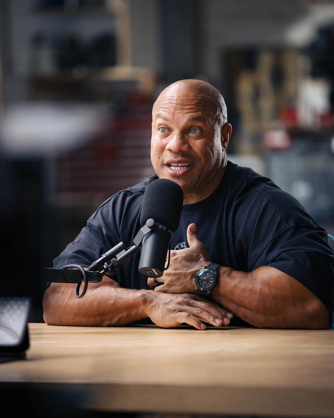 Phil Heathさんのインスタグラム写真 - (Phil HeathInstagram)「Next Monday I’m releasing a brand new 2+ hour episode with 7x Mr Olympia Champion, @philheath 🚀⁣ ⁣ We took the Modern Wisdom Cinema production team out to a wild location in LA at an actual woodwork shop with gorgeous natural light and a phenomenal background to go through Phil’s reflections on his rivalry with Kai Greene, what it was like being a part of the Generation Iron documentary, how to improve your relationship with pain, how to conquer small impulses, why Phil used far fewer PEDs than everyone thinks, his 10 best exercises for building muscle, what he thinks of Chris Bumstead, his opinion on the current field of Olympia competitors and much more…⁣ ⁣ Some absolute fuego including never-before-heard stories in this one. Get ready!」8月23日 0時05分 - philheath