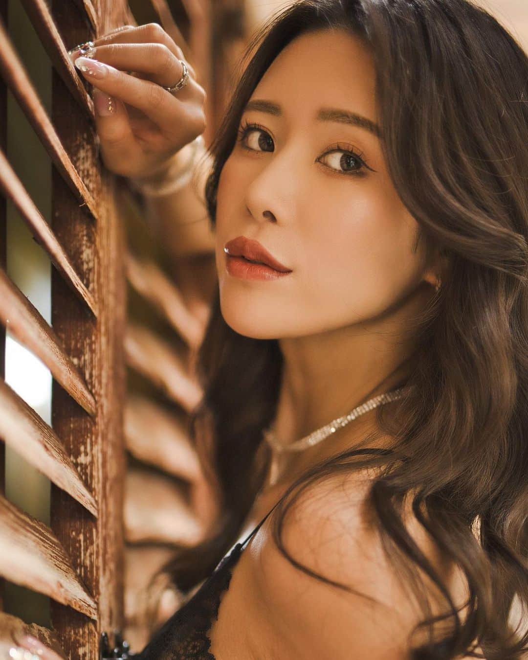 のインスタグラム：「おやすみ🌙💓 gn✨좋은꿈을꾸세용❤️  #selfie #셀카 #셀스타그램 #소통 #촬영 #레이싱모델 #모델 #일본여자 #japanesegirl #followme #レースクイーン #RQ #吉美あや #モデル #ポートレート #写真好きな人と繋がりたい #ファインダー越しの私の世界 #photography #pic #picture」