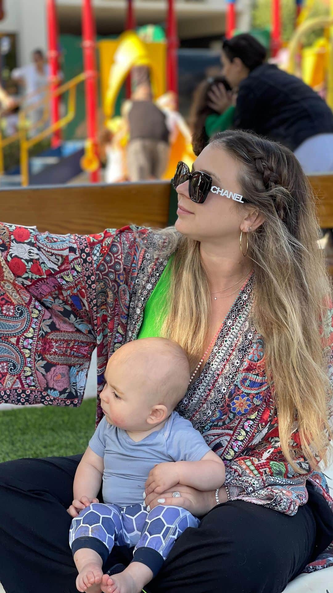 コレット・カーのインスタグラム：「Shout out to all the moms out there who know the drill 😅🤣🙌 #motherhood #motherhoodunplugged #thereal」