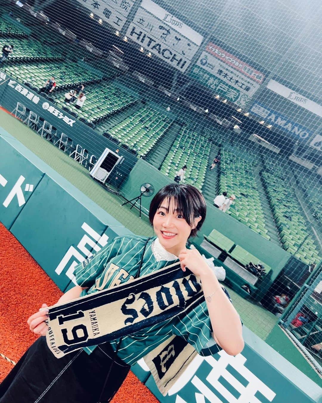 大岩根綾奈のインスタグラム：「*･゜ﾟ･*:.｡..｡.:*･*:.｡. .｡.:*･゜ﾟ･* おりほーー⚾️ ブルペン前で📸💕  オリ姫友のダイコンちゃんと 現地へ✨✨ 最高でしたっ🥰  #bs2023 #baseball #プロ野球  #orixbuffaloes #オリ姫 #ベルーナ  #love」