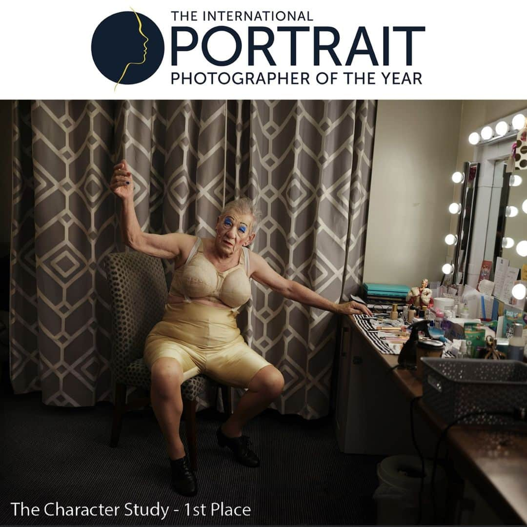 イアン・マッケランのインスタグラム：「Frederic Aranda’s unerring eye captures a private moment, as the actor begins to inhabit the part. Photo by @fredericaranda https://www.digitalcameraworld.com/news/ian-mckellan-in-drag-among-the-highlights-of-international-portrait-competition」