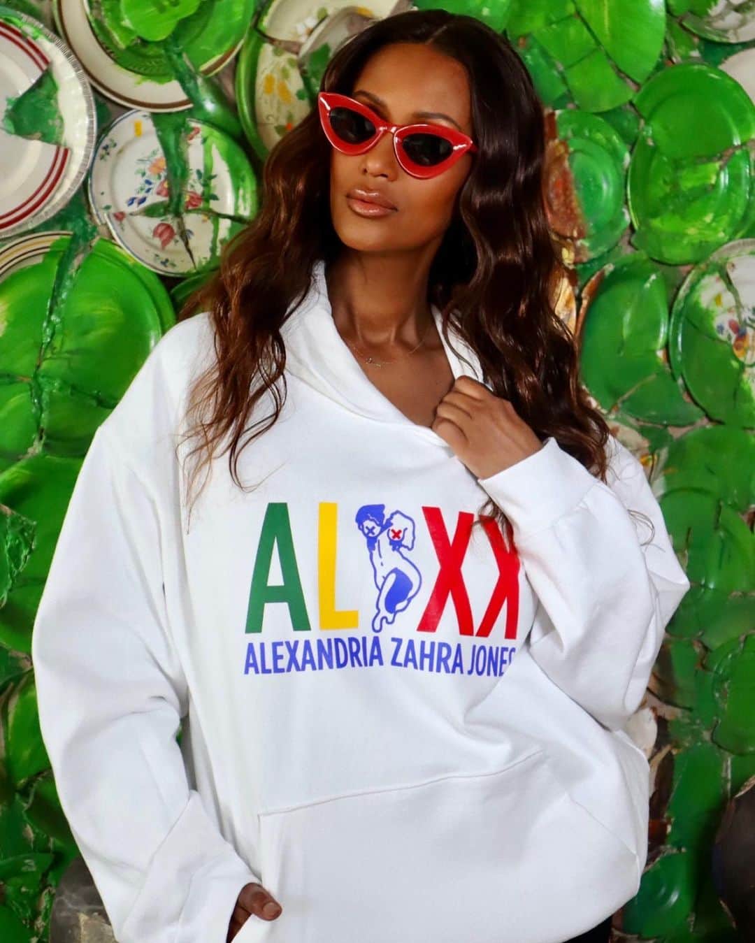 イマン・アブドゥルマジドのインスタグラム：「ALXX Signature Apparel Collection is coming soon! @alexandria.zahra.jones   Sign up for early access to presale at AlexandriaZahraJones.com! Link in bio   #AlexandriaZahraJones」