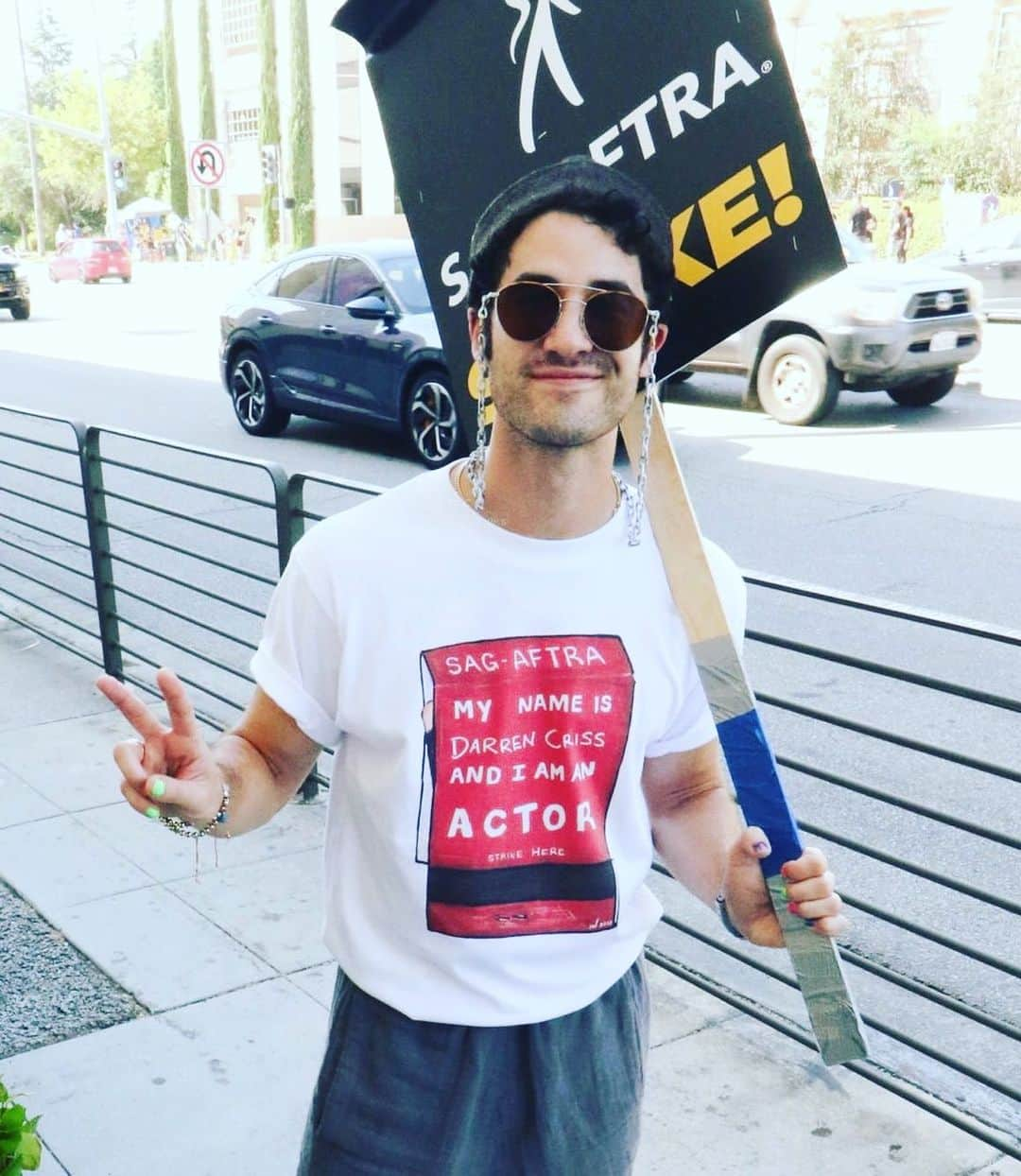 ダレン・クリスのインスタグラム：「Thank you @paper_eight for the great shirts, keepin’ me and @jonomatt #sagaftrastrong #wgastrong #sagaftrastrike #wgastrike   8/14/23 #latergram」