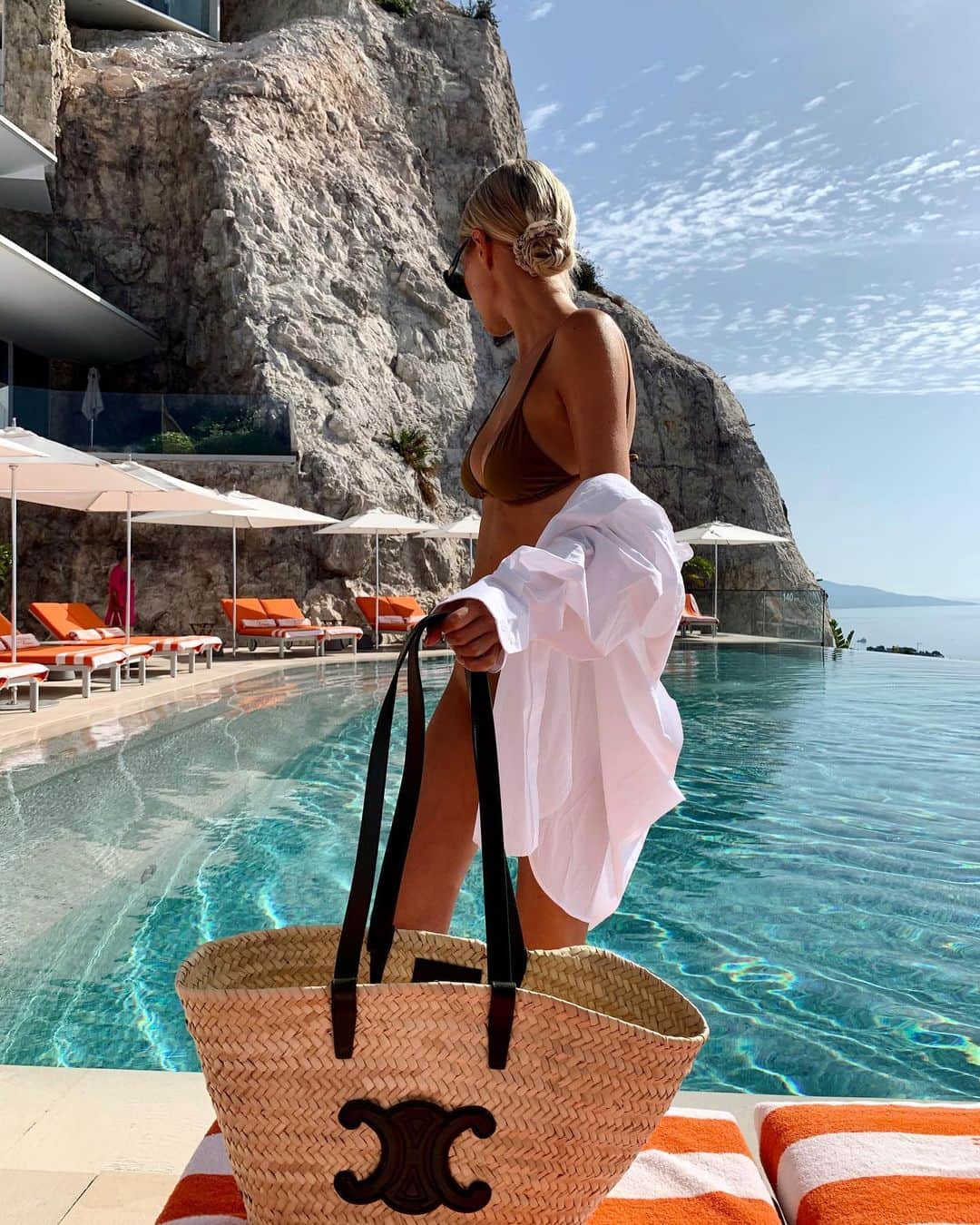 のインスタグラム：「Pool day @themaybourneriviera 🧜‍♀️ Anzeige/Tag #themaybourneriviera」
