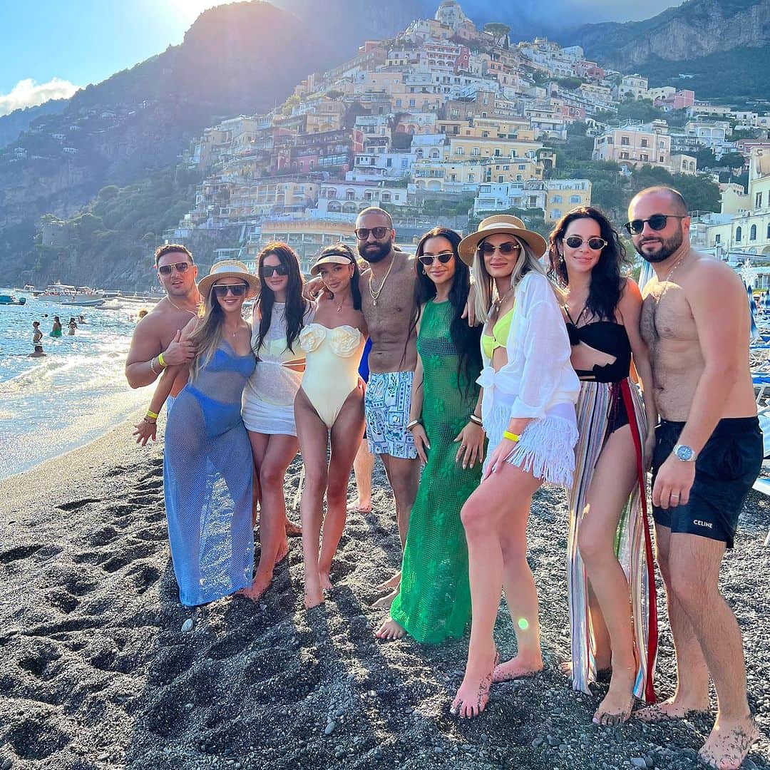 Carli Bybelさんのインスタグラム写真 - (Carli BybelInstagram)「you know you truly enjoyed your vacation when you barely looked at your phone all week🥹 the most amazing time in #positano with my favorite people🇮🇹🥰 I’m home now but I’ll be sharing our trip all week! Take me backkkkk🤌🏻」8月23日 0時59分 - carlibel