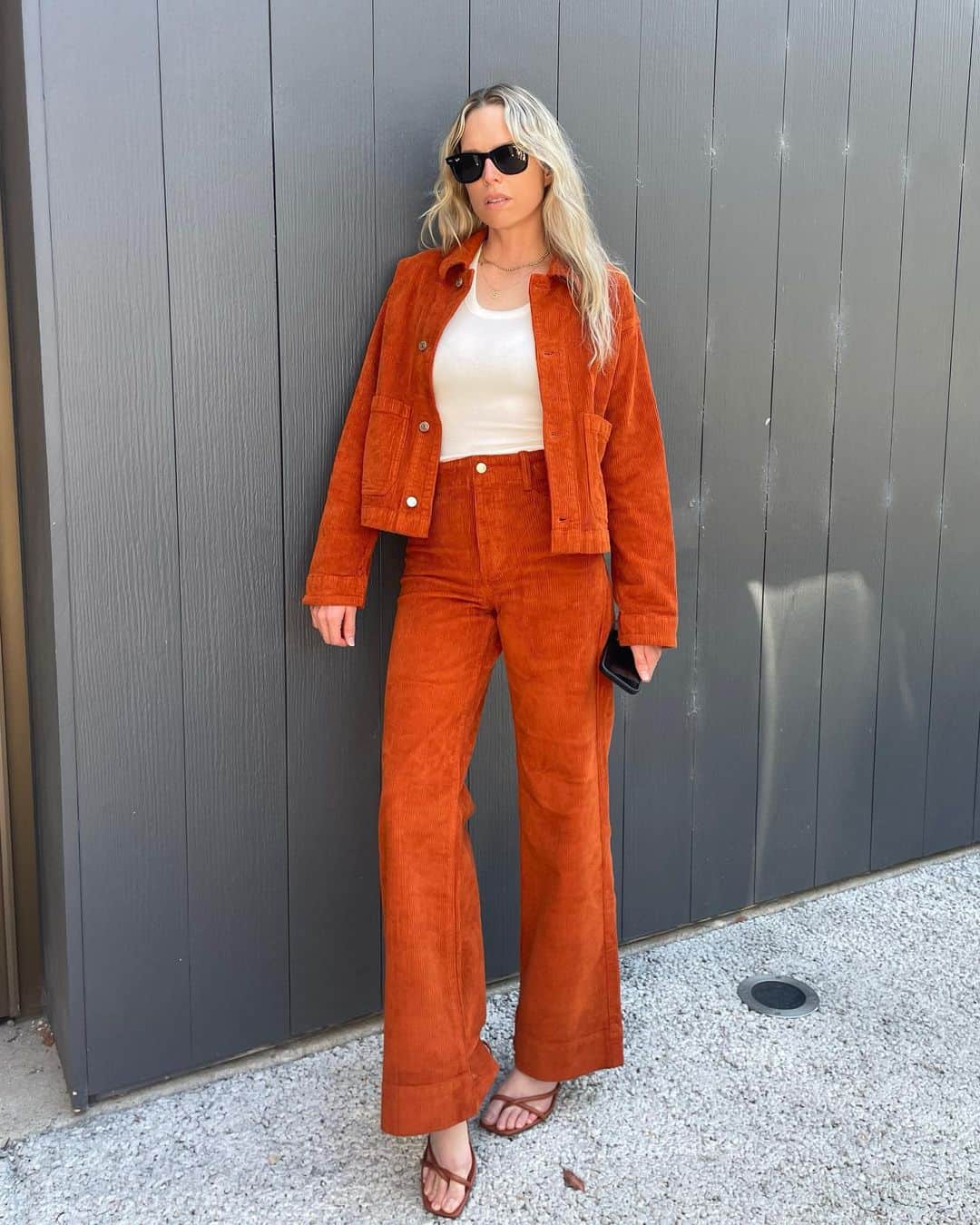 エリン・フォスターのインスタグラム：「All I needed was the threat of a hurricane to switch from summer to fall.」