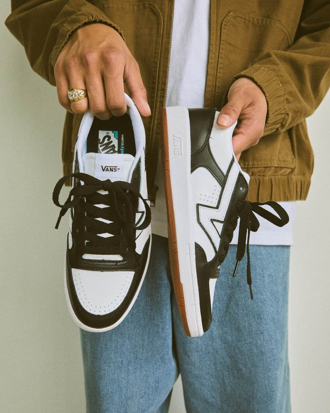 vansさんのインスタグラム写真 - (vansInstagram)「An archival 80s silhouette with a slim profile and modernized comfort: the Lowland CC New Varsity. Available in more colors at the link in bio.」8月23日 1時00分 - vans