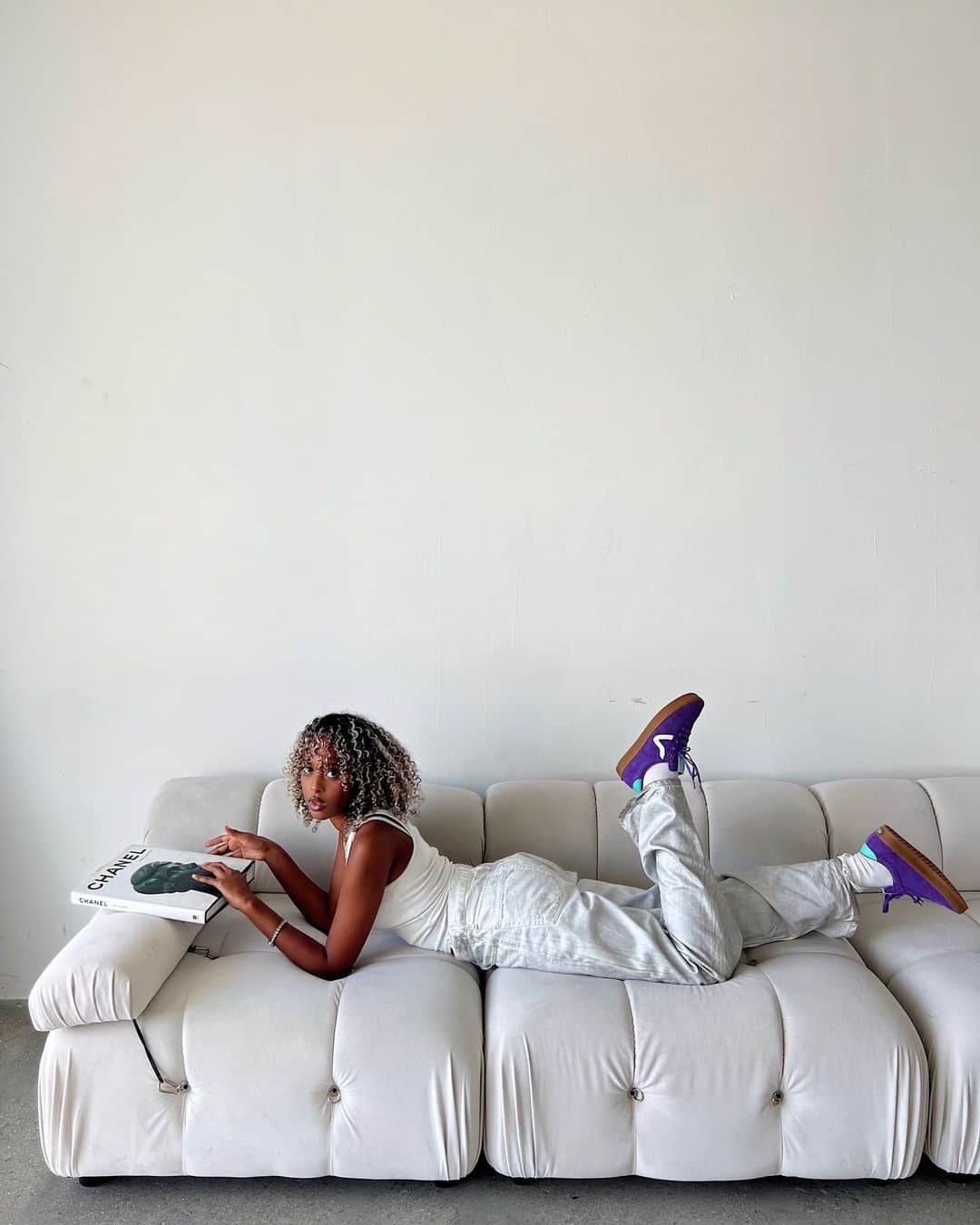 vans girlsのインスタグラム：「Keeping the vintage vibes coming with @subanbrn in the Sport Low. Shop at the link in bio.」