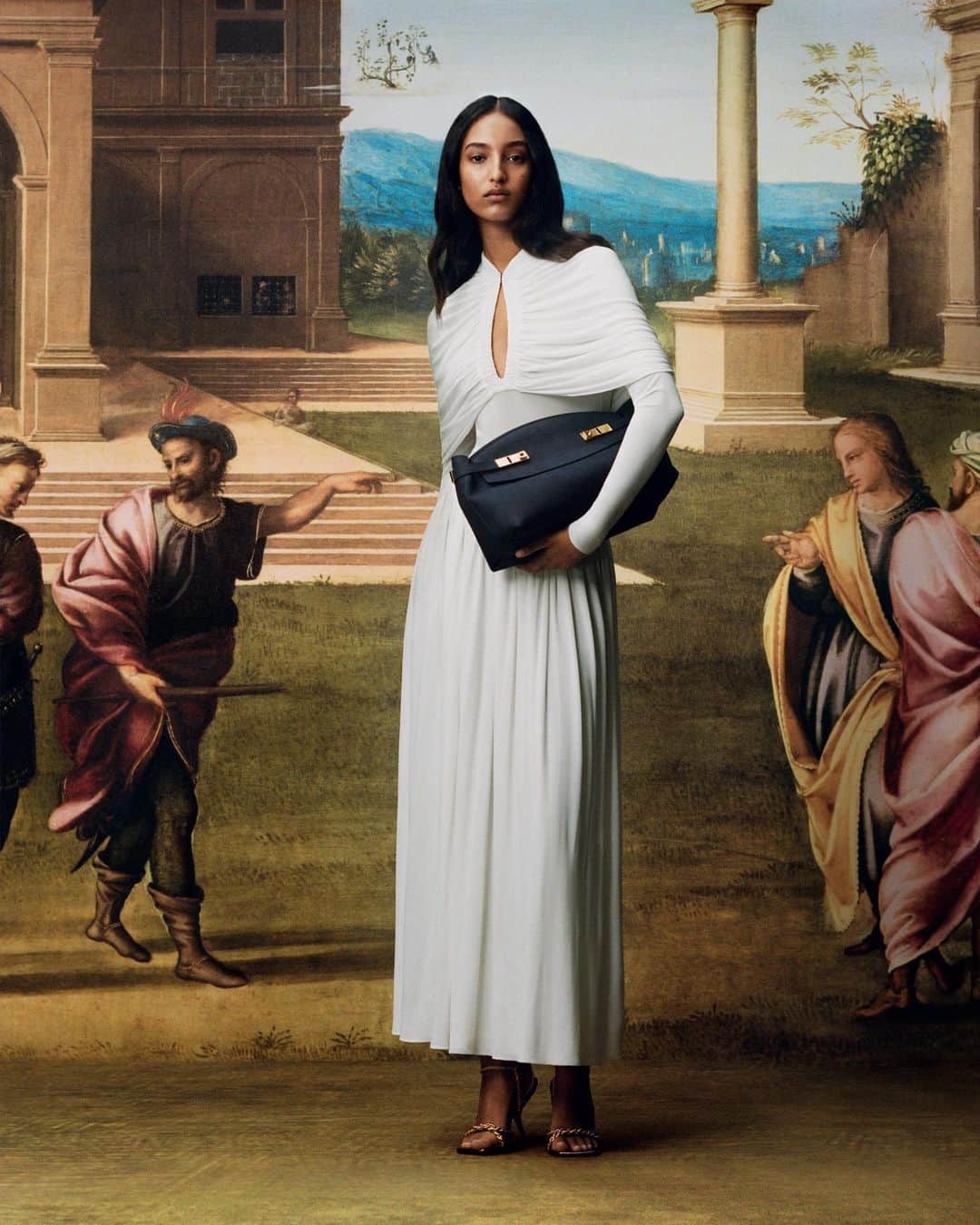 サルヴァトーレ・フェラガモのインスタグラム：「A new generation reimagines Florence’s heritage. #FerragamoNewRenaissance @mona_tougaard poses against Francesco Granacci, 1515 ca., tempera on wood. By permission of the Ministry of Culture-Gallerie degli Uffizi. #FerragamoFW23  Campaign Concept and Creative Direction @ferdinandoverderi Lensed by @tylersphotos」