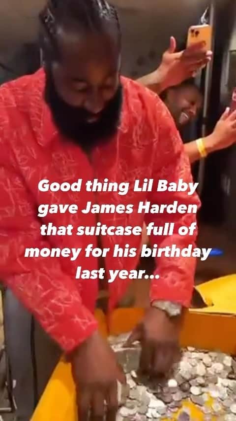 のインスタグラム：「James Harden not expected to have any trouble coming up with the $100,000 he’s been fined by the NBA 😂」