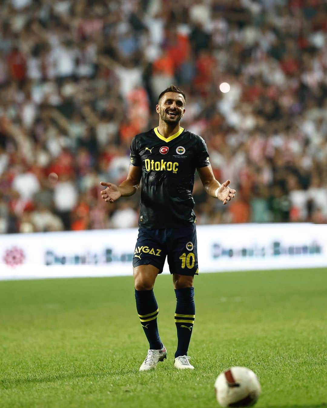 ドゥシャン・タディッチのインスタグラム：「2 games, 6 points! @Fenerbahce 🦾」