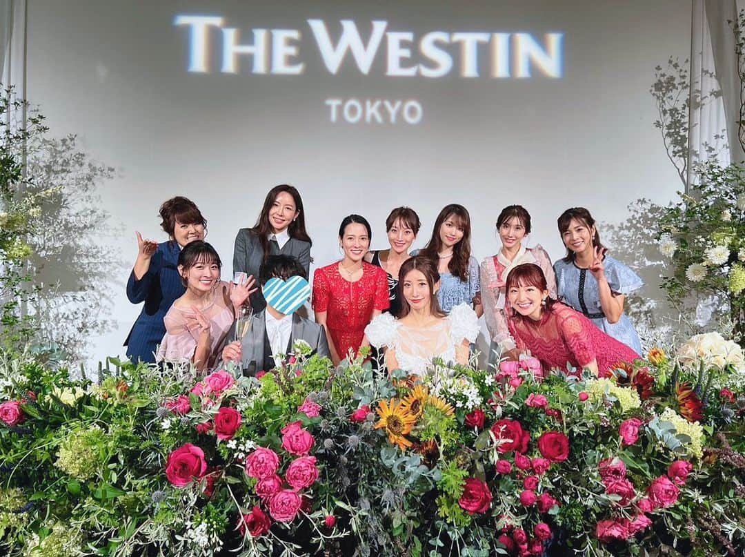 加藤雅美さんのインスタグラム写真 - (加藤雅美Instagram)「. 先日、SDN48メンバーの 光上せあらちゃん(@seara_chance )の 披露宴に参列させてもらいました☺️💐✨ . こだわりのウェディングドレスや お色直しも2回してどれも似合っていて 綺麗で可愛かった〜😍💕 ピンクのドレスはTWICEのSanaちゃんが 着用したものだとか💗✨羨ましい❣️ . ゲストを楽しませる映像、生バンド、 歌やダンス、子役を使った演出など 本当に豪華で華やかで楽しかった〜🥰 . せあらがこの日のために数年前に作ったという 歌もすごくじーんとして感動した😭😢❤️ 両親への手紙は涙なしでは聞けないほど 親子の絆を感じました🥲✨✨ . SDN48メンバーにも久しぶりに会えて プチ同窓会のようになって嬉しかったし、 ずっと会いたいと思っていた お子さんにも会えて癒されました👶💕 . お色直しで登場する際のフラッシュモブにも 参加させてもらいました💃🕺❤️ 楽しかった😆❣️声をかけてくれて 貴重な経験をさせてもらえて プロのダンサーの皆さんと ご一緒できてご縁にも感謝です🥰 . 旦那様とお子さんお2人にも フラッシュモブのリハーサルで お話しさせてもらったのですが、 優しくてお子さんもすごく可愛くて 本当に素敵な家族だなぁと思いました🥹❤️ 末永くお幸せにね🥰🫶💕 . お子様も一緒の素敵な披露宴で Happyな気持ちで１日過ごしました☺️💕 幸せのお裾分けをありがとう🫶💖 . #光上せあら ちゃん #ウエスティンホテル東京 #thewestintokyo #披露宴 #SDN48 #披露宴演出 #披露宴レポ #結婚式 #披露宴コーデ #結婚式コーデ #結婚式お呼ばれ #フラッシュモブ #ダンサー #友人の結婚式 #結婚式ドレス #韓国ドレス #幸せのおすそ分け #結婚式場 #東京ママ #weddingparty #happy #happywedding #子連れ披露宴 #friends #tokyo #japan #恵比寿 #me #followme #加藤雅美」8月23日 1時42分 - mamikato97