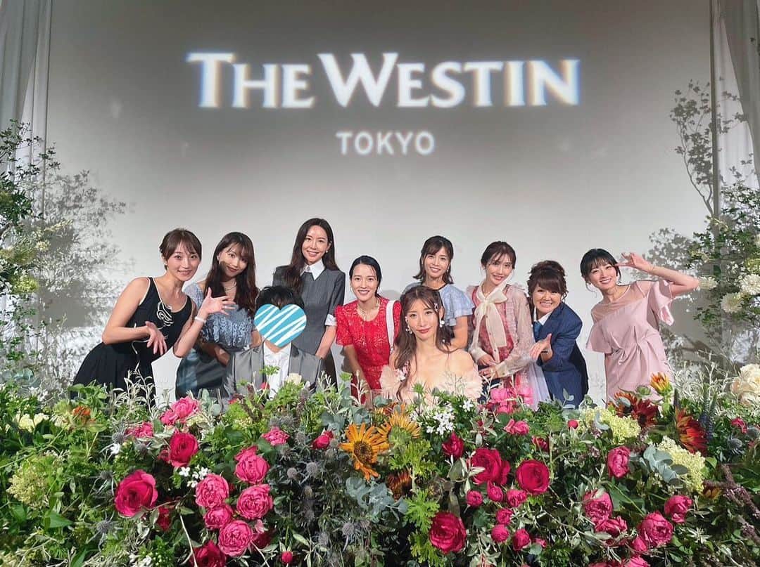 加藤雅美さんのインスタグラム写真 - (加藤雅美Instagram)「. 先日、SDN48メンバーの 光上せあらちゃん(@seara_chance )の 披露宴に参列させてもらいました☺️💐✨ . こだわりのウェディングドレスや お色直しも2回してどれも似合っていて 綺麗で可愛かった〜😍💕 ピンクのドレスはTWICEのSanaちゃんが 着用したものだとか💗✨羨ましい❣️ . ゲストを楽しませる映像、生バンド、 歌やダンス、子役を使った演出など 本当に豪華で華やかで楽しかった〜🥰 . せあらがこの日のために数年前に作ったという 歌もすごくじーんとして感動した😭😢❤️ 両親への手紙は涙なしでは聞けないほど 親子の絆を感じました🥲✨✨ . SDN48メンバーにも久しぶりに会えて プチ同窓会のようになって嬉しかったし、 ずっと会いたいと思っていた お子さんにも会えて癒されました👶💕 . お色直しで登場する際のフラッシュモブにも 参加させてもらいました💃🕺❤️ 楽しかった😆❣️声をかけてくれて 貴重な経験をさせてもらえて プロのダンサーの皆さんと ご一緒できてご縁にも感謝です🥰 . 旦那様とお子さんお2人にも フラッシュモブのリハーサルで お話しさせてもらったのですが、 優しくてお子さんもすごく可愛くて 本当に素敵な家族だなぁと思いました🥹❤️ 末永くお幸せにね🥰🫶💕 . お子様も一緒の素敵な披露宴で Happyな気持ちで１日過ごしました☺️💕 幸せのお裾分けをありがとう🫶💖 . #光上せあら ちゃん #ウエスティンホテル東京 #thewestintokyo #披露宴 #SDN48 #披露宴演出 #披露宴レポ #結婚式 #披露宴コーデ #結婚式コーデ #結婚式お呼ばれ #フラッシュモブ #ダンサー #友人の結婚式 #結婚式ドレス #韓国ドレス #幸せのおすそ分け #結婚式場 #東京ママ #weddingparty #happy #happywedding #子連れ披露宴 #friends #tokyo #japan #恵比寿 #me #followme #加藤雅美」8月23日 1時42分 - mamikato97