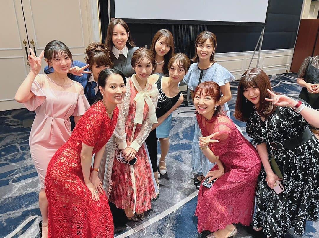 加藤雅美さんのインスタグラム写真 - (加藤雅美Instagram)「. 先日、SDN48メンバーの 光上せあらちゃん(@seara_chance )の 披露宴に参列させてもらいました☺️💐✨ . こだわりのウェディングドレスや お色直しも2回してどれも似合っていて 綺麗で可愛かった〜😍💕 ピンクのドレスはTWICEのSanaちゃんが 着用したものだとか💗✨羨ましい❣️ . ゲストを楽しませる映像、生バンド、 歌やダンス、子役を使った演出など 本当に豪華で華やかで楽しかった〜🥰 . せあらがこの日のために数年前に作ったという 歌もすごくじーんとして感動した😭😢❤️ 両親への手紙は涙なしでは聞けないほど 親子の絆を感じました🥲✨✨ . SDN48メンバーにも久しぶりに会えて プチ同窓会のようになって嬉しかったし、 ずっと会いたいと思っていた お子さんにも会えて癒されました👶💕 . お色直しで登場する際のフラッシュモブにも 参加させてもらいました💃🕺❤️ 楽しかった😆❣️声をかけてくれて 貴重な経験をさせてもらえて プロのダンサーの皆さんと ご一緒できてご縁にも感謝です🥰 . 旦那様とお子さんお2人にも フラッシュモブのリハーサルで お話しさせてもらったのですが、 優しくてお子さんもすごく可愛くて 本当に素敵な家族だなぁと思いました🥹❤️ 末永くお幸せにね🥰🫶💕 . お子様も一緒の素敵な披露宴で Happyな気持ちで１日過ごしました☺️💕 幸せのお裾分けをありがとう🫶💖 . #光上せあら ちゃん #ウエスティンホテル東京 #thewestintokyo #披露宴 #SDN48 #披露宴演出 #披露宴レポ #結婚式 #披露宴コーデ #結婚式コーデ #結婚式お呼ばれ #フラッシュモブ #ダンサー #友人の結婚式 #結婚式ドレス #韓国ドレス #幸せのおすそ分け #結婚式場 #東京ママ #weddingparty #happy #happywedding #子連れ披露宴 #friends #tokyo #japan #恵比寿 #me #followme #加藤雅美」8月23日 1時42分 - mamikato97