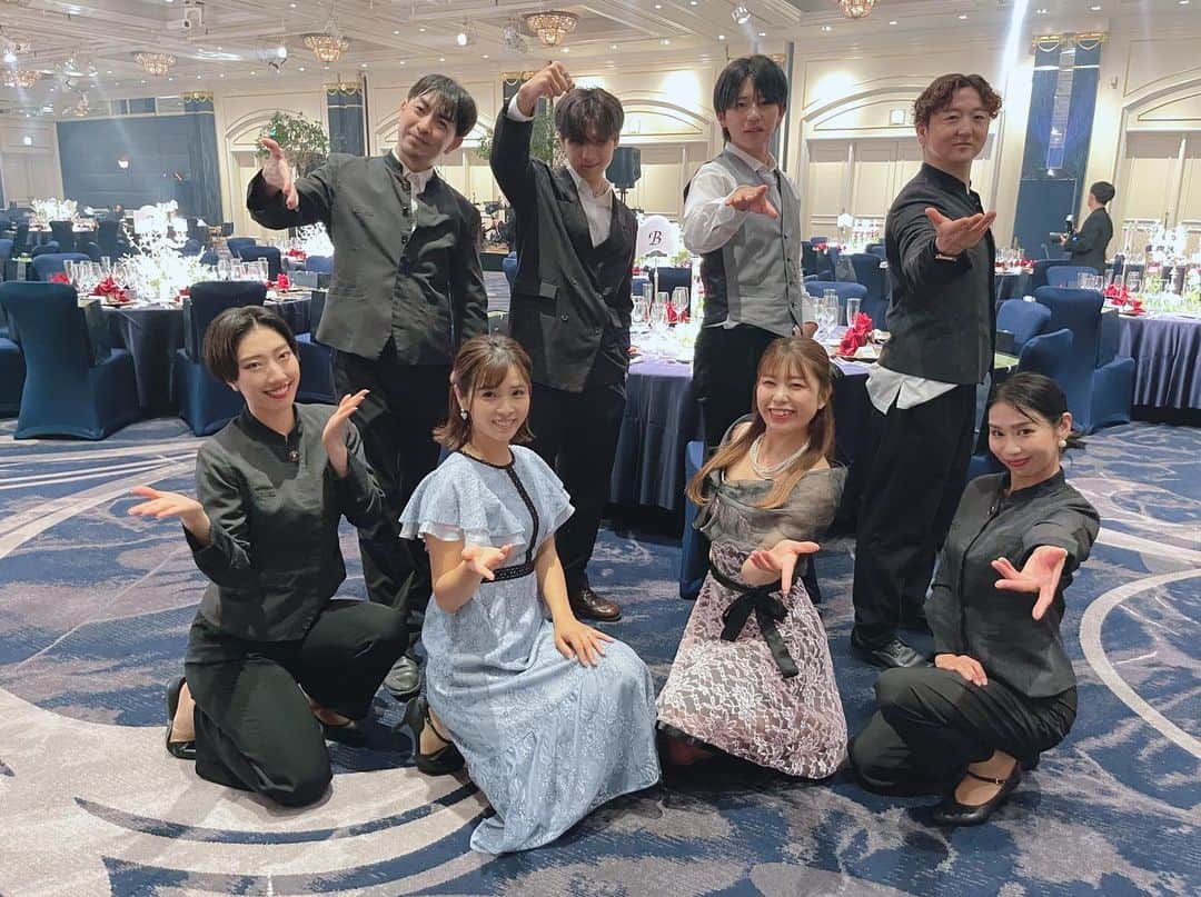 加藤雅美さんのインスタグラム写真 - (加藤雅美Instagram)「. 先日、SDN48メンバーの 光上せあらちゃん(@seara_chance )の 披露宴に参列させてもらいました☺️💐✨ . こだわりのウェディングドレスや お色直しも2回してどれも似合っていて 綺麗で可愛かった〜😍💕 ピンクのドレスはTWICEのSanaちゃんが 着用したものだとか💗✨羨ましい❣️ . ゲストを楽しませる映像、生バンド、 歌やダンス、子役を使った演出など 本当に豪華で華やかで楽しかった〜🥰 . せあらがこの日のために数年前に作ったという 歌もすごくじーんとして感動した😭😢❤️ 両親への手紙は涙なしでは聞けないほど 親子の絆を感じました🥲✨✨ . SDN48メンバーにも久しぶりに会えて プチ同窓会のようになって嬉しかったし、 ずっと会いたいと思っていた お子さんにも会えて癒されました👶💕 . お色直しで登場する際のフラッシュモブにも 参加させてもらいました💃🕺❤️ 楽しかった😆❣️声をかけてくれて 貴重な経験をさせてもらえて プロのダンサーの皆さんと ご一緒できてご縁にも感謝です🥰 . 旦那様とお子さんお2人にも フラッシュモブのリハーサルで お話しさせてもらったのですが、 優しくてお子さんもすごく可愛くて 本当に素敵な家族だなぁと思いました🥹❤️ 末永くお幸せにね🥰🫶💕 . お子様も一緒の素敵な披露宴で Happyな気持ちで１日過ごしました☺️💕 幸せのお裾分けをありがとう🫶💖 . #光上せあら ちゃん #ウエスティンホテル東京 #thewestintokyo #披露宴 #SDN48 #披露宴演出 #披露宴レポ #結婚式 #披露宴コーデ #結婚式コーデ #結婚式お呼ばれ #フラッシュモブ #ダンサー #友人の結婚式 #結婚式ドレス #韓国ドレス #幸せのおすそ分け #結婚式場 #東京ママ #weddingparty #happy #happywedding #子連れ披露宴 #friends #tokyo #japan #恵比寿 #me #followme #加藤雅美」8月23日 1時42分 - mamikato97