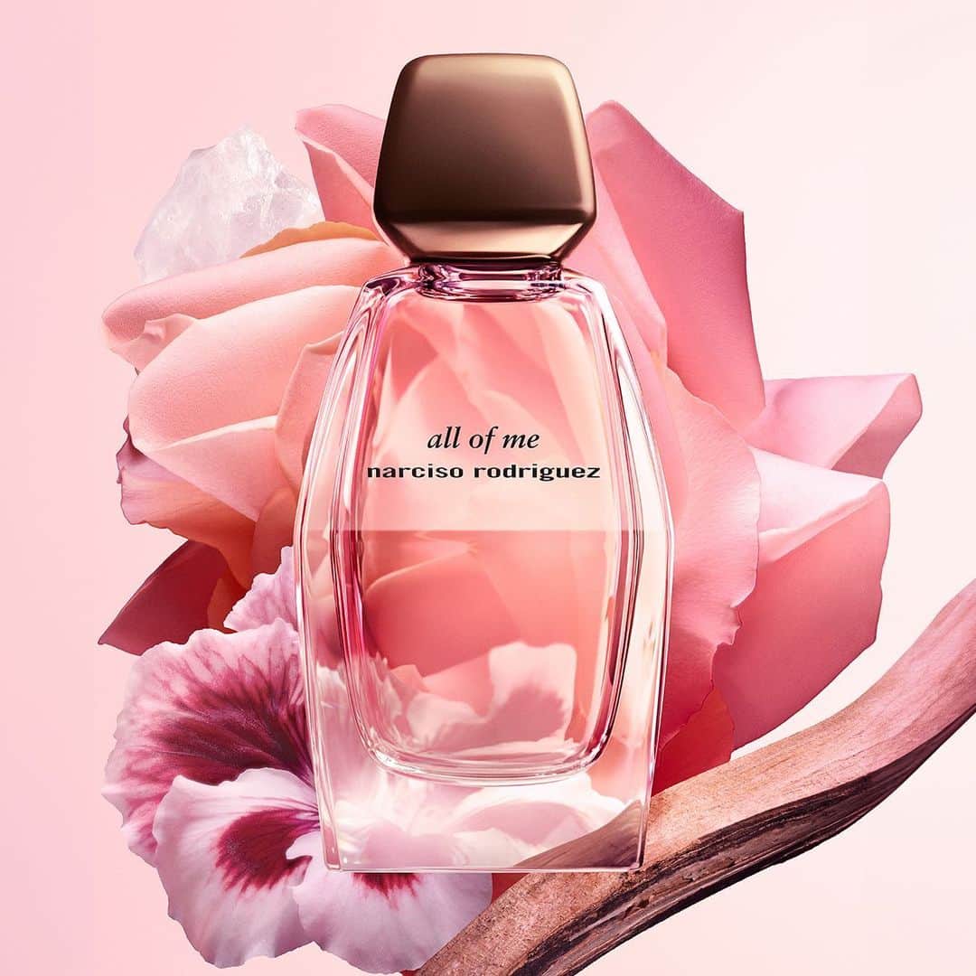 ナルシソロドリゲスのインスタグラム：「all of me by narciso rodriguez — a most unique floral scent…  #allofme #narcisorodriguezparfums #parfum #fragrance」