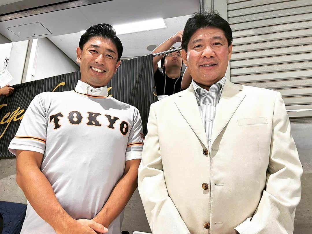 高橋大輔さんのインスタグラム写真 - (高橋大輔Instagram)「今夜から 東京ドームは6連戦がスタート⚾️  対スワローズ3連戦はTOKYOシリーズとして開催🏟️  初戦ジャイアンツ、ナイスゲームでした✨  丸選手の同点弾→ブリンソン選手の勝越弾、シビれましたね〜😁  本日も多数のご来場ありがとうございました！！！  レジェンズシート解説は  髙橋大輔少年のマイヒーロー  "平成の大エース"斎藤雅樹さん😊  #TOKYOシリーズ #シャツピチピチ #読売ジャイアンツ #ジャイアンツ #プロ野球 #東京ドーム #レジェンズシート #斎藤雅樹さん #スタジアムmc #髙橋大輔 #高橋大輔」8月23日 1時54分 - daisuke_72