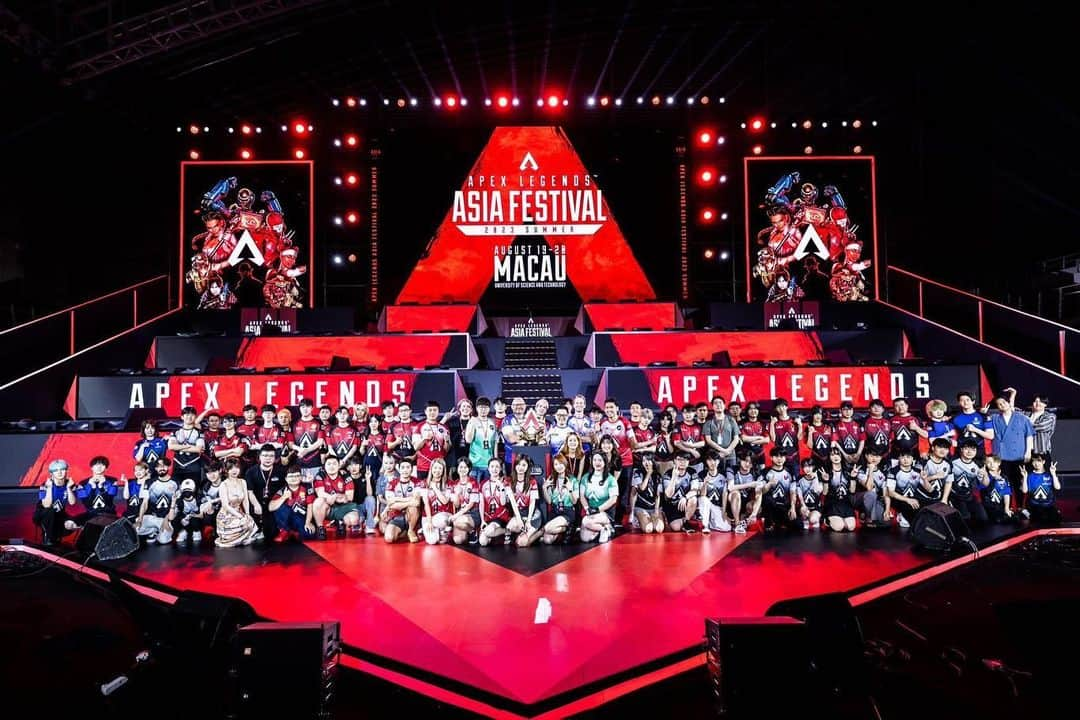 三田寺理紗のインスタグラム：「Asia Festival 2023 in Macau  結果は14位でした！かみーととデュークさんと楽しく試合できたよ(๑>◡<๑)✊いろいろあったけどねw  2年前に始めたAPEX、まさか自分が日本代表としてステージに立つ時が来るとは！この夏、貴重な体験をしました。たくさん応援ありがとう♡  #apex #apexlegends」