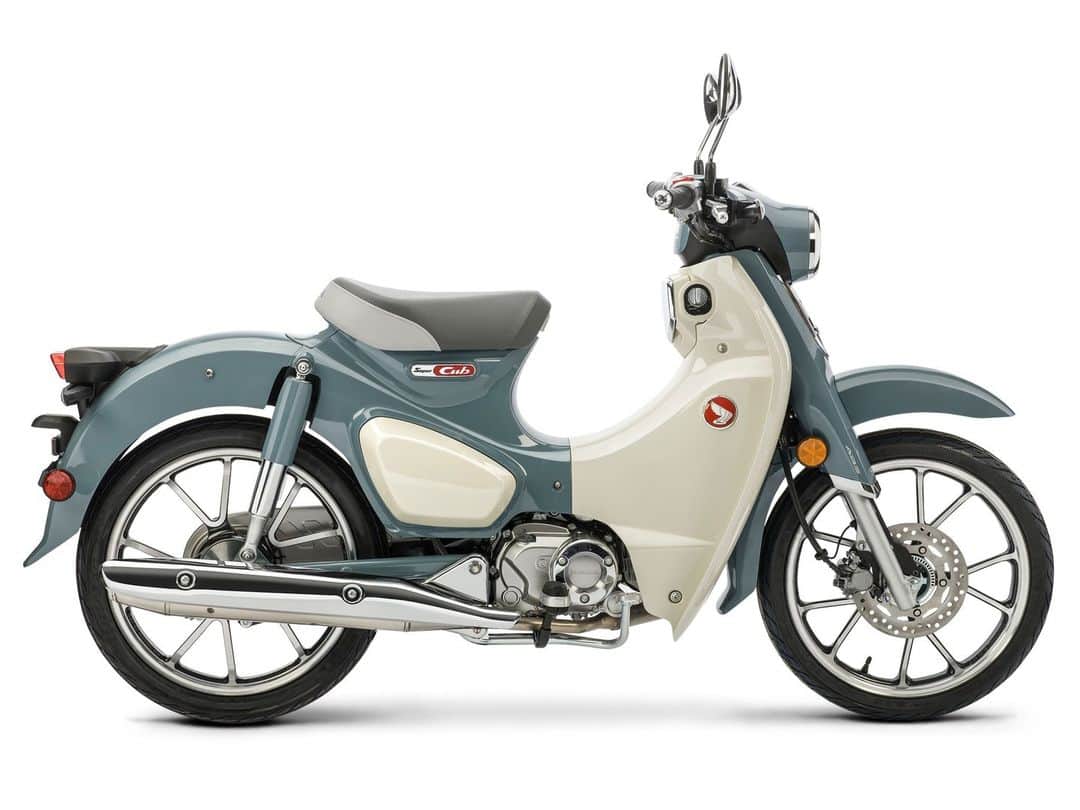 Honda Powersports USさんのインスタグラム写真 - (Honda Powersports USInstagram)「The retro-inspired Monkey and Super Cub return for the 2024 model year.❗🗣️   Designed to maximize smiles per gallon, the #HondaMonkey is back with a new Pearl Black color for 2024 (plus the returning Pearl Nebula Red).   Also returning for the new model year, the best-selling #SuperCub continues to offer convenient and efficient performance for around-town riding.   Both models draw on Honda's rich two-wheel heritage while benefiting from the modern advancements that allow for an enjoyable, safe and comfortable ride.   🔗 Click the link in our bio for more info. #miniMOTO #BetterOnAHonda」8月23日 2時20分 - honda_powersports_us