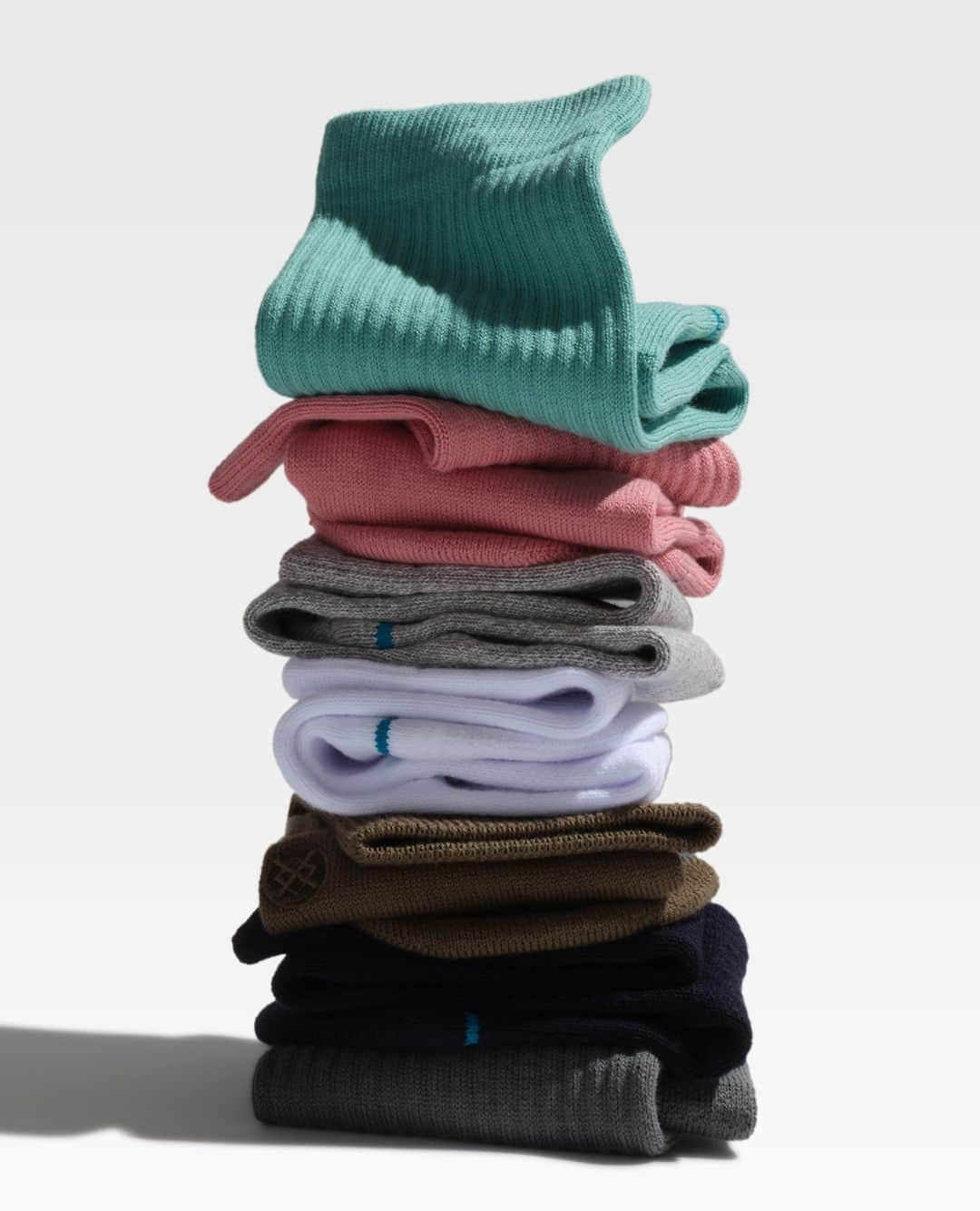 Stanceのインスタグラム：「Forever Classic.👌🧦⁠ ⁠ Stance Icons are your all-day, everyday essential to match your every mood.⁠ ⁠ #stitcheddifferent #stancesocks⁠ ⁠ Check the Icon Shop in our link in bio.」
