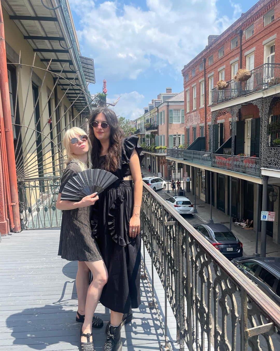 カーリー・レイ・ジェプセンさんのインスタグラム写真 - (カーリー・レイ・ジェプセンInstagram)「A spooky, delightful, glowing crescent moon. 🌙Four ladies spent five deliriously hot days in New Orleans to celebrate the girl we love the most.   @kirsti_anne for you I would throw all color away in trade for my gothic side. Wear a naked dress out in public and try to catch a flying (poorly aimed) vegan hot dog w no hands just to see you lose it! 😂  What a perfect Bachelorette and holiday. Jazz nights, cemetery tours, the best vintage and late night house shopping in the Garden District. We know where we’ll live when we are 80 now.  Also digested a whole lot of True Blood and OMG I’m scandalized.  Love you my girl! Married you already as a friend but for him I’m willing to share.   🧙‍♀️👰🏻💍」8月23日 2時39分 - carlyraejepsen