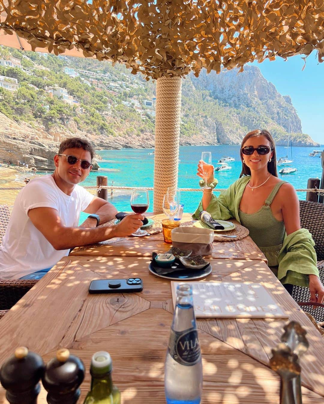 ルーシー・メックレンバーグさんのインスタグラム写真 - (ルーシー・メックレンバーグInstagram)「In heaven 💚🏝thank you @ryanthomas84 for my surprise bday trip 🥰x」8月23日 2時47分 - lucymeck1