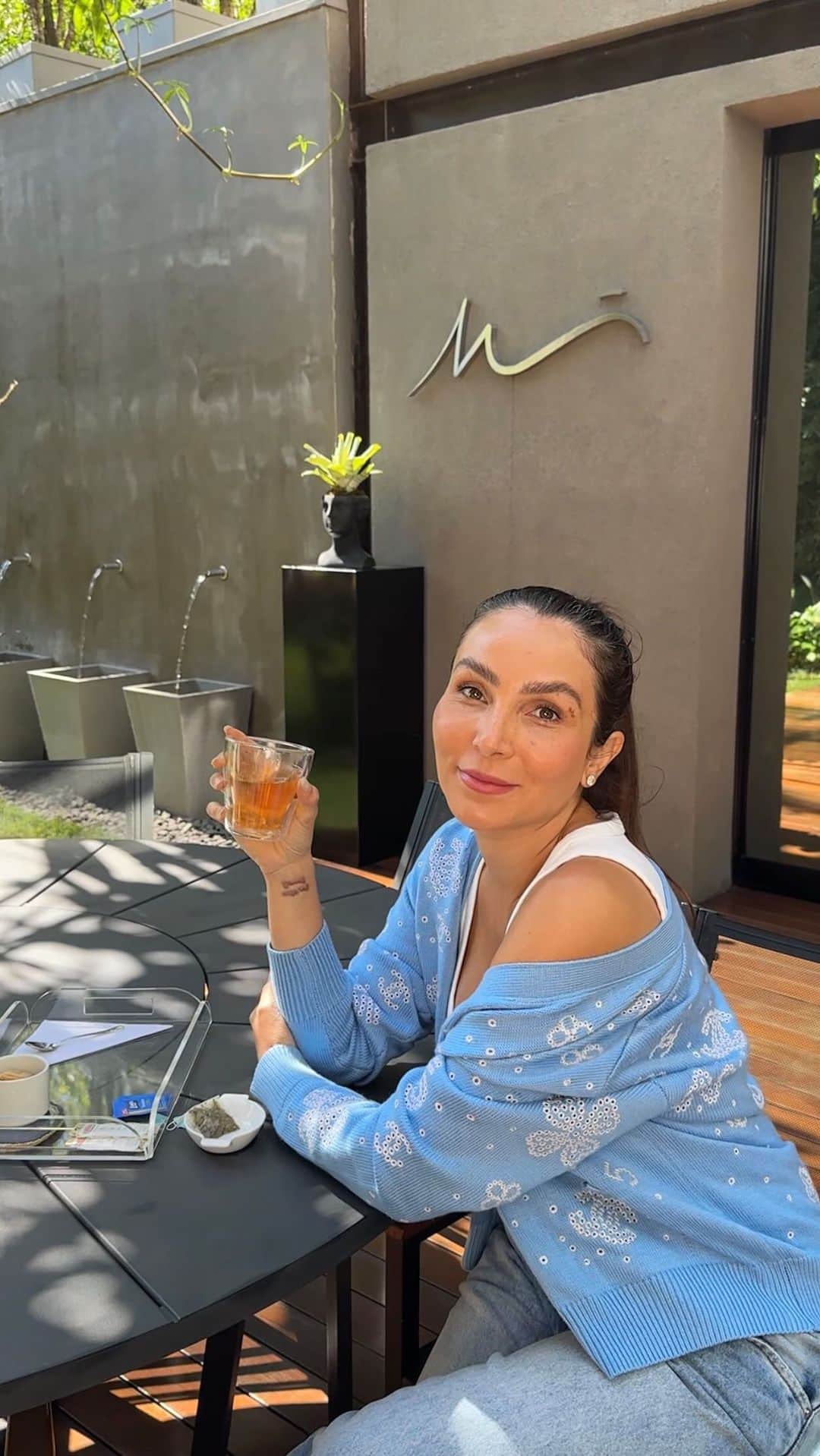 Lalá Noletoのインスタグラム：「Um dia comigo no @mariaspa.oficial, meu lugar no mundo para relaxar e aproveitar um ritual de autocuidado! Realizei um protocolo desenvolvido para gestantes e personalizado por mim com drenagem nas pernas. Eles oferecem um tratamento completo totalmente voltado para gravidinhas, evitando qualquer produto que possa ser prejudicial a saúde. Estou apaixonada pelo resultado, recomento muito essa experiência! Deixei o link para agendamento nos stories, aproveitem! ❤️」