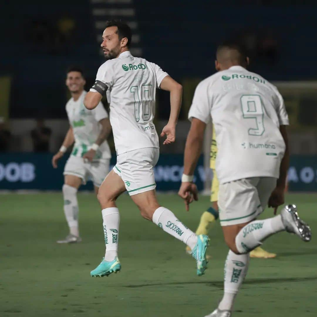 ネネさんのインスタグラム写真 - (ネネInstagram)「A chapada do Nenê é fatal! ⚽🦶🏾  📷: Pedro Zacchi / Gazeta Press」8月23日 8時34分 - nene