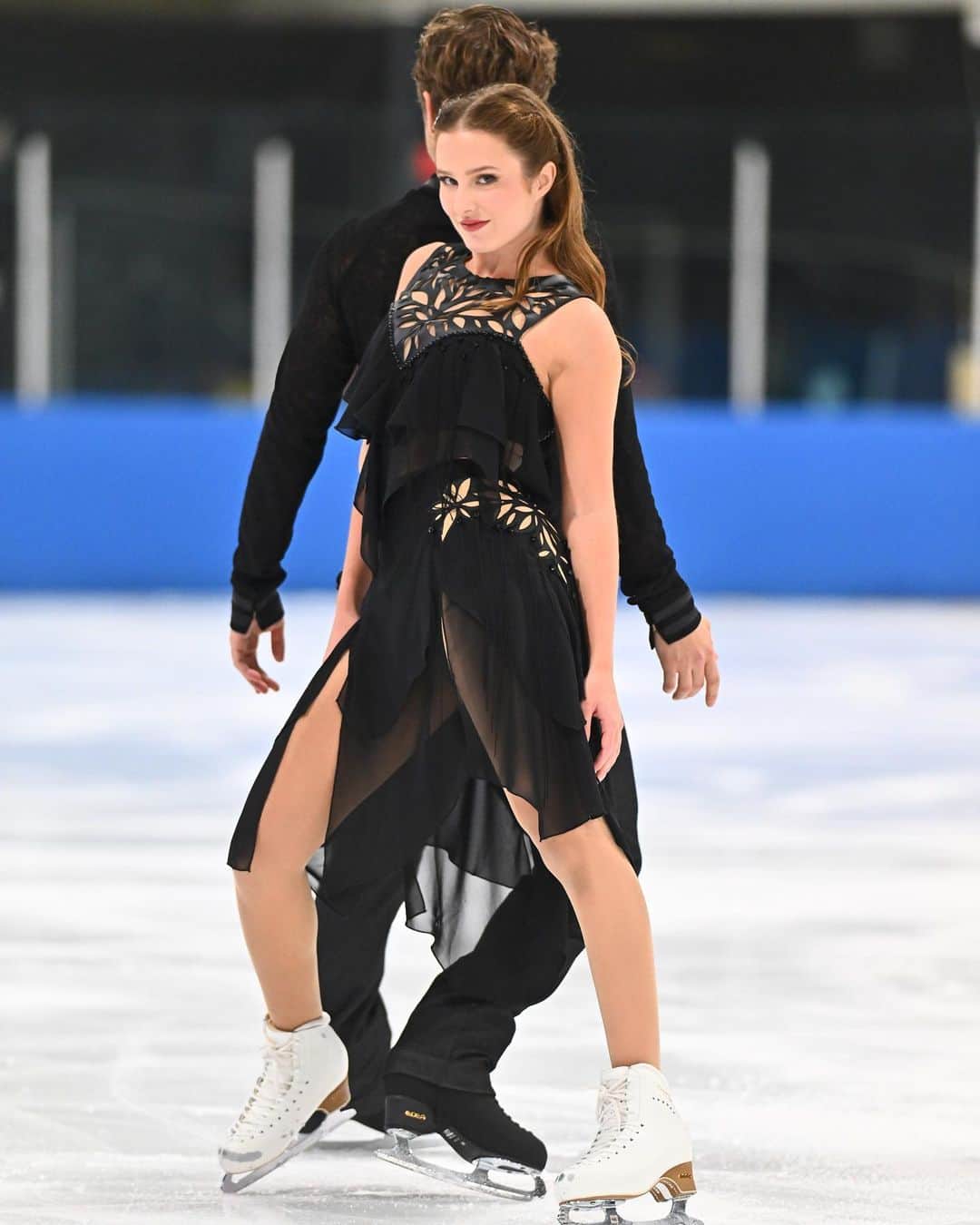 クリスティーナ・カレイラのインスタグラム：「Vegas baby🤩 📸 @danielleearlphotography  • • • • #champscamp #usfigureskating #teamusa #lasvegas #figureskating #icedance #dance #iceacademyofmontreal #stevienicks #edgeofseventeen」