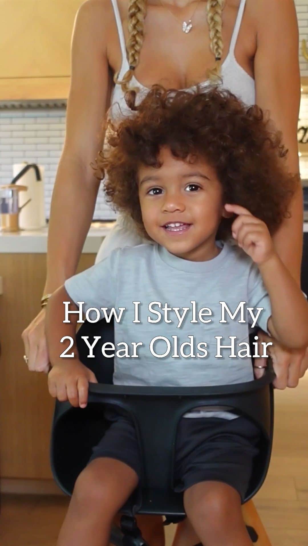 Jena Frumesのインスタグラム：「For now we don’t really use any products just his normal shampoo, conditioner & detangler that are linked in bio & get amazing results! He has awesome hair, I wishhhhhh I had his but I’m happy my little one got blessed with this beautiful low maintenance hair👏🏽✨」