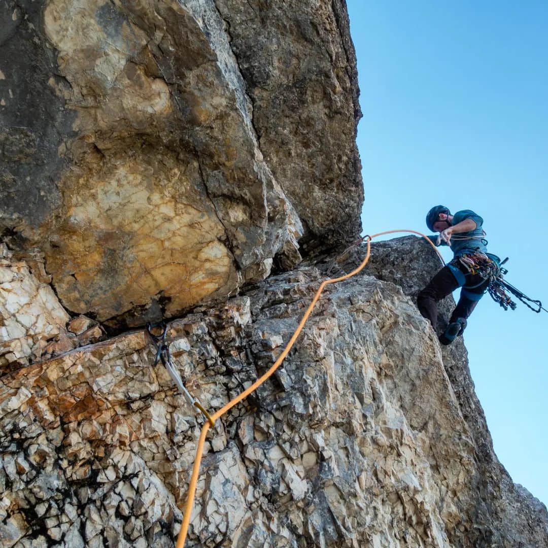 イェルネイ・クルーダーさんのインスタグラム写真 - (イェルネイ・クルーダーInstagram)「From Swiss granite to slovenian choss 🙃. When I was still in Switzerland, I managed to flash few boulder lines up to 8a. I guess I've had enough of good rock, that's why I decided to go back to my biggest nightmare - Triglav North face. Together with @bor_levicnik  we climbed "Korenina", in one day push. We spent 22 hours awake, 17 hours on the wall - I was physically and mentally destroyed. But when I got my energy back, I convinced @bizjakjakob to join me in attack of a fresh, new, steep route from @lindicluka , "Nevidna preobrazba" in Ajdovska deklica. We both managed to send the route (both leading the hardest pitch), although I was pretty much leading the rest of the pitches to the top. The route is worth trying. The higher you get, the better the climb, although it gets easier with every pitch. I believe the hard pitch stands at around 8a+, continuing with 2 7c's, an 7a+, 6b+ and 6a. Protection felt super good, but probably because in Korenina, we only had 10 pitons in 1000 meters of climbing 🤪.  @ocun.climbing @scarpaspa」8月23日 4時03分 - kruderjernej