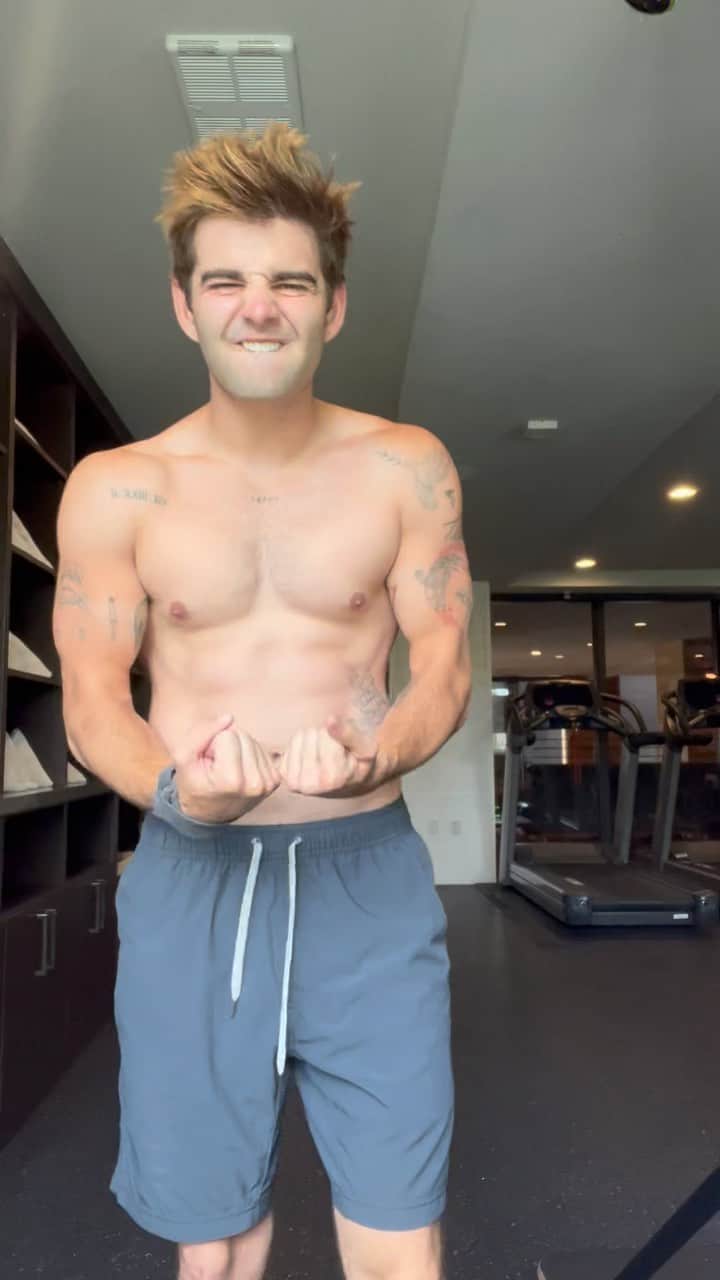 ジャック・グリフォーのインスタグラム：「Back on my bullshit 🚨💨💦」