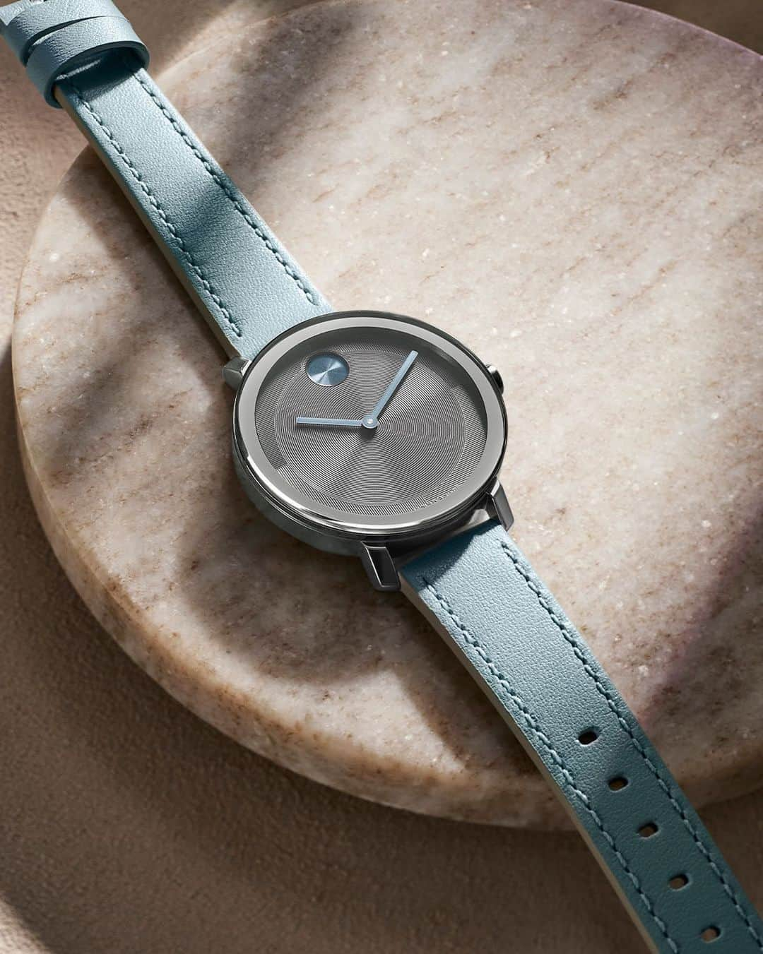 モバードのインスタグラム：「Summer blues. A chic light blue leather strap completes this sophisticated #MovadoBold Evolution design. Discover sleek styles with luxe leather straps on Movado.com」