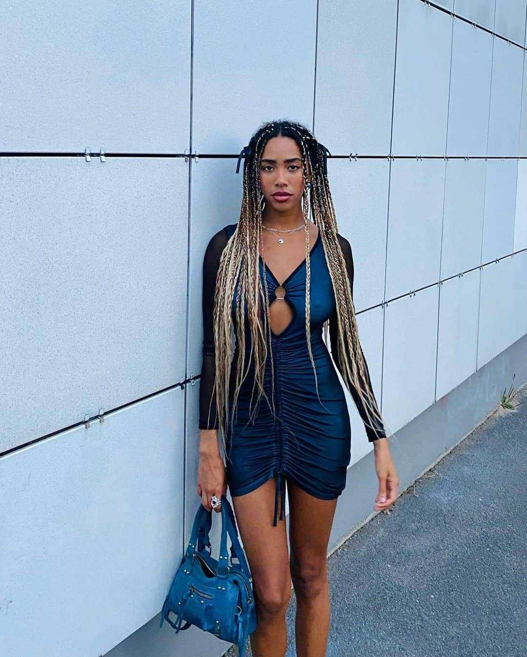 Herizen Guardiolaのインスタグラム：「Takes 2 to toxic 🪽」