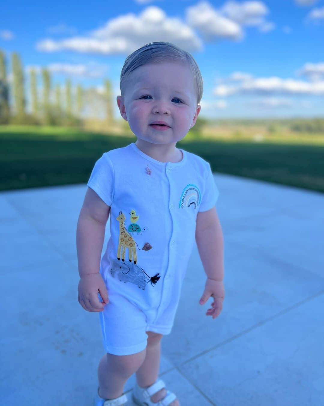 Jessica Wrightのインスタグラム：「Summer nights with my baby 🩵🤍」