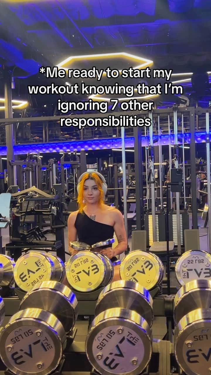 バレンティナ・アコスタ・ギラルドのインスタグラム：「I just hope that someday to send a photo of my routine is a good enough excuse 😮‍💨」