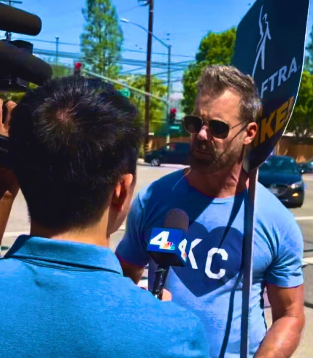 タック・ワトキンスさんのインスタグラム写真 - (タック・ワトキンスInstagram)「The SAG/WGA strike will not weaken. It will strengthen and broaden. At today’s rally @disney , leaders from unions like IATSE and TEAMSTERS reported that when their contracts are up in the coming months they will join us on the picket line at. Many already have. #UnionStrong 💪 📷#VincentVentresca」8月23日 5時33分 - tucwatkins