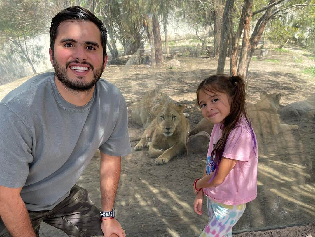 イヴァン・ガルシアさんのインスタグラム写真 - (イヴァン・ガルシアInstagram)「@africamsafaripuebla 🦁🐯🦛🐆🦒  Día de paseo con mis amores @paolaespinosaof #ivana #familia ❤️」8月23日 5時37分 - ivangarciapollo