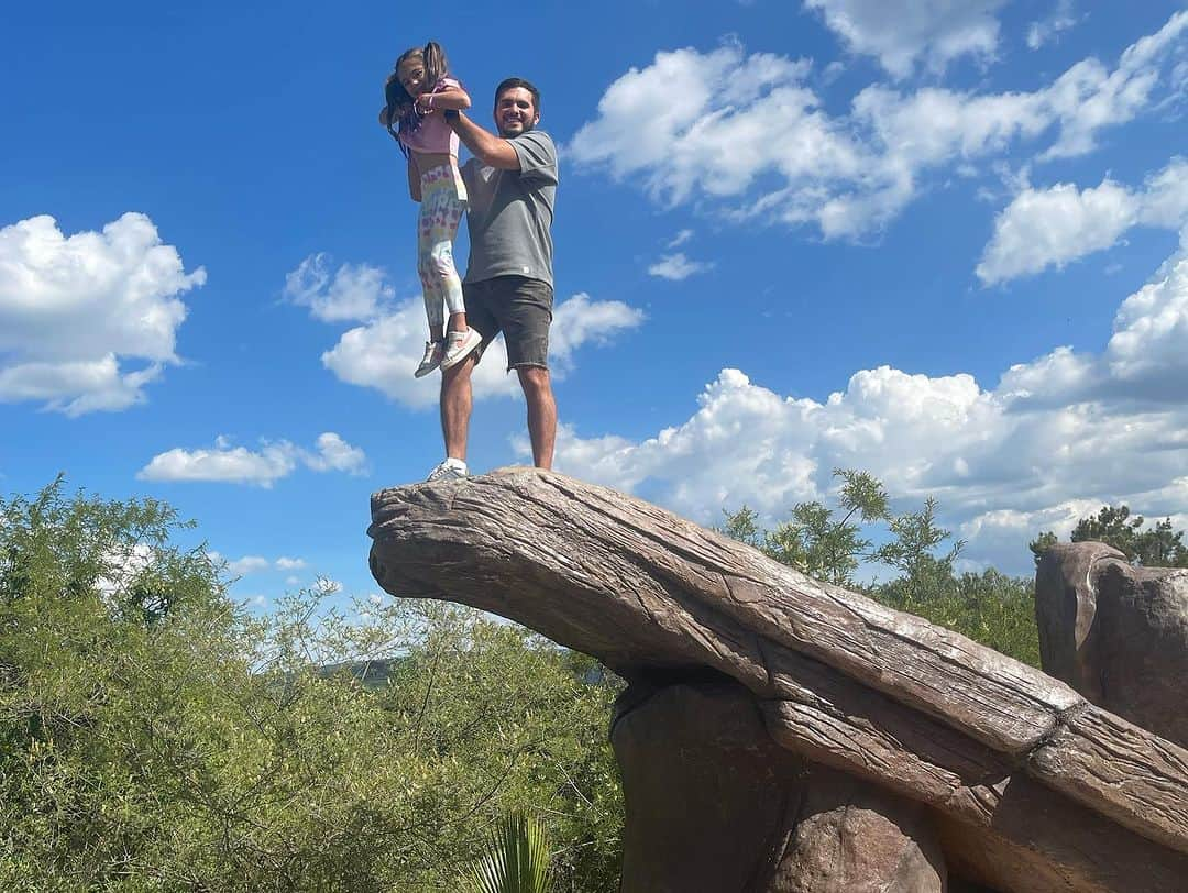 イヴァン・ガルシアさんのインスタグラム写真 - (イヴァン・ガルシアInstagram)「@africamsafaripuebla 🦁🐯🦛🐆🦒  Día de paseo con mis amores @paolaespinosaof #ivana #familia ❤️」8月23日 5時37分 - ivangarciapollo