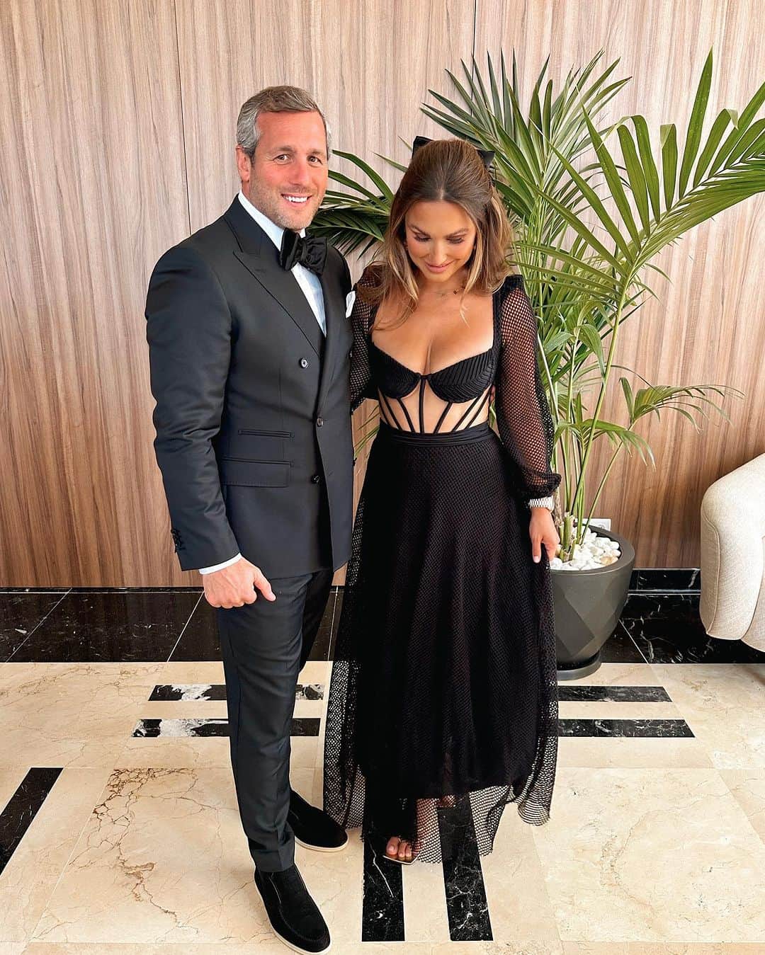 サム・フェアーズのインスタグラム：「This is me and my love 🖤」