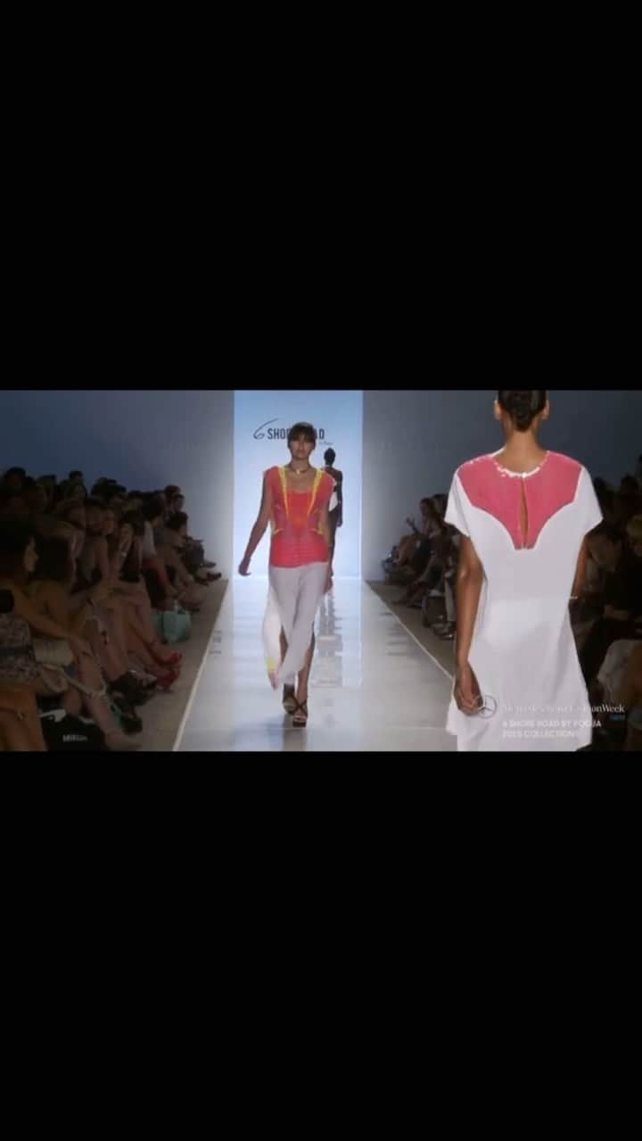 ナタリー・スアレスのインスタグラム：「Baby Nat closing the runway show. As fashion week approaches, it’s so fun to look back :) miss you @pooja_kharbanda_!」
