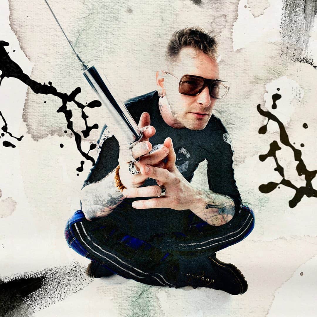 コリィ・テイラーのインスタグラム：「There’s an element of spiritual regurgitation, trying to purge yourself of demons that have been clinging to you because of prior relationships, romantic or otherwise. You realize those people bring a certain asshole side out of you that you don't necessarily want in your life. It's about trying to lance that boil and get that sickness out of you.   “Talk Sick” is out now.」