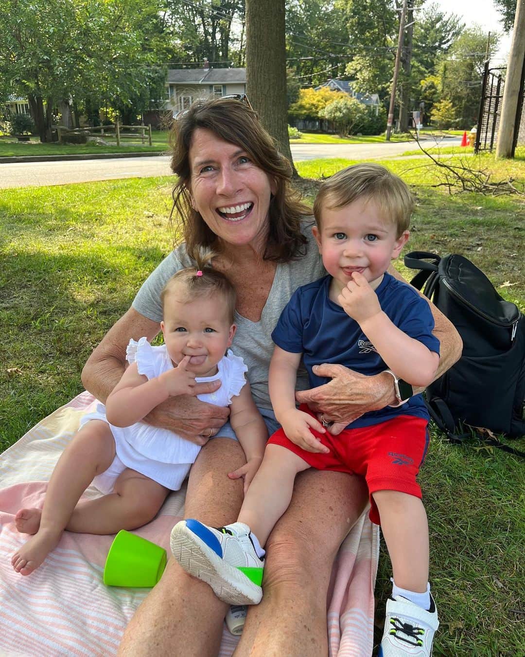 ロージー・オドネルのインスタグラム：「my bff jackie n her grand babies #family」